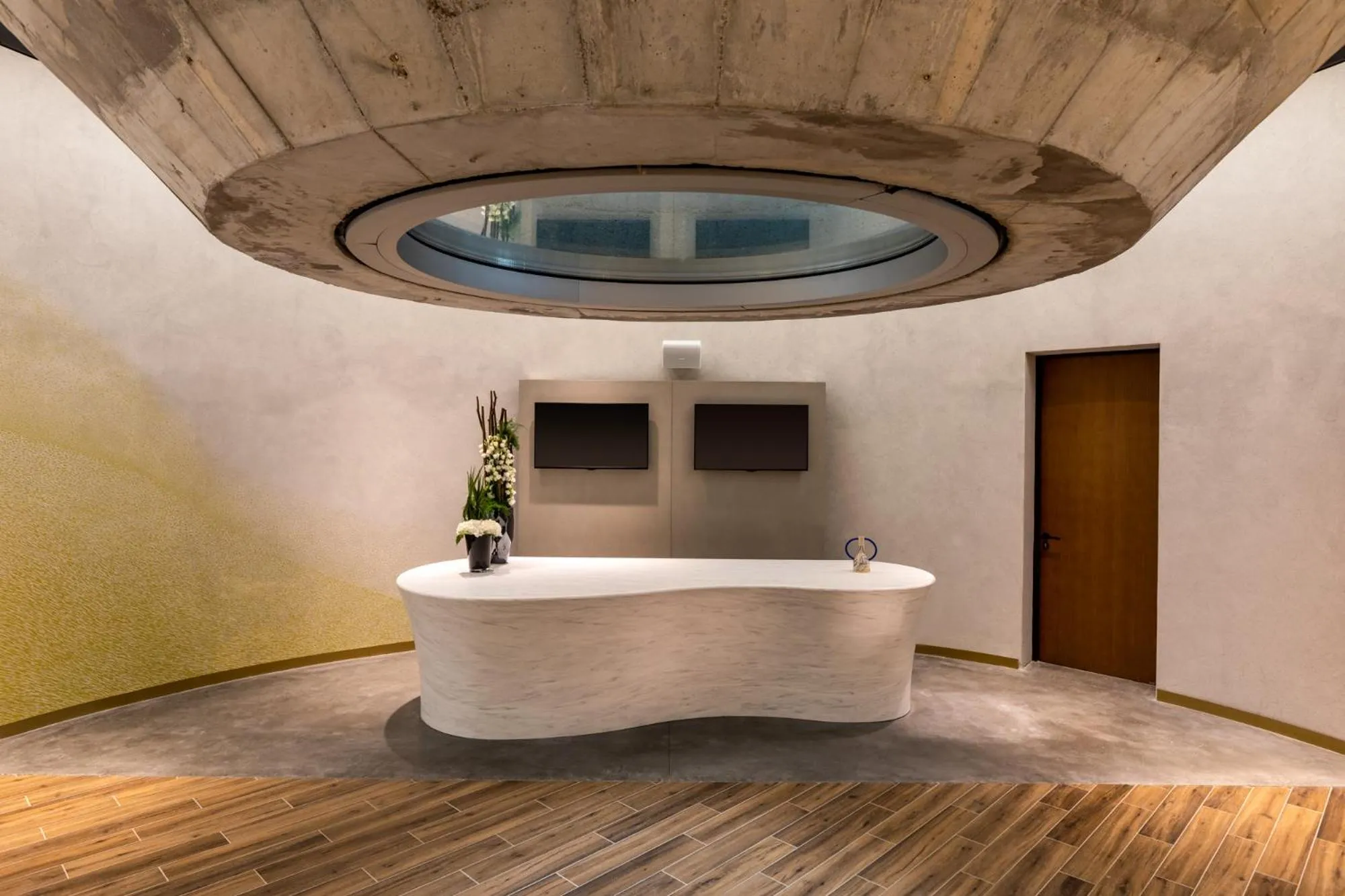 Lobby or reception in Renaissance Bordeaux Hotel