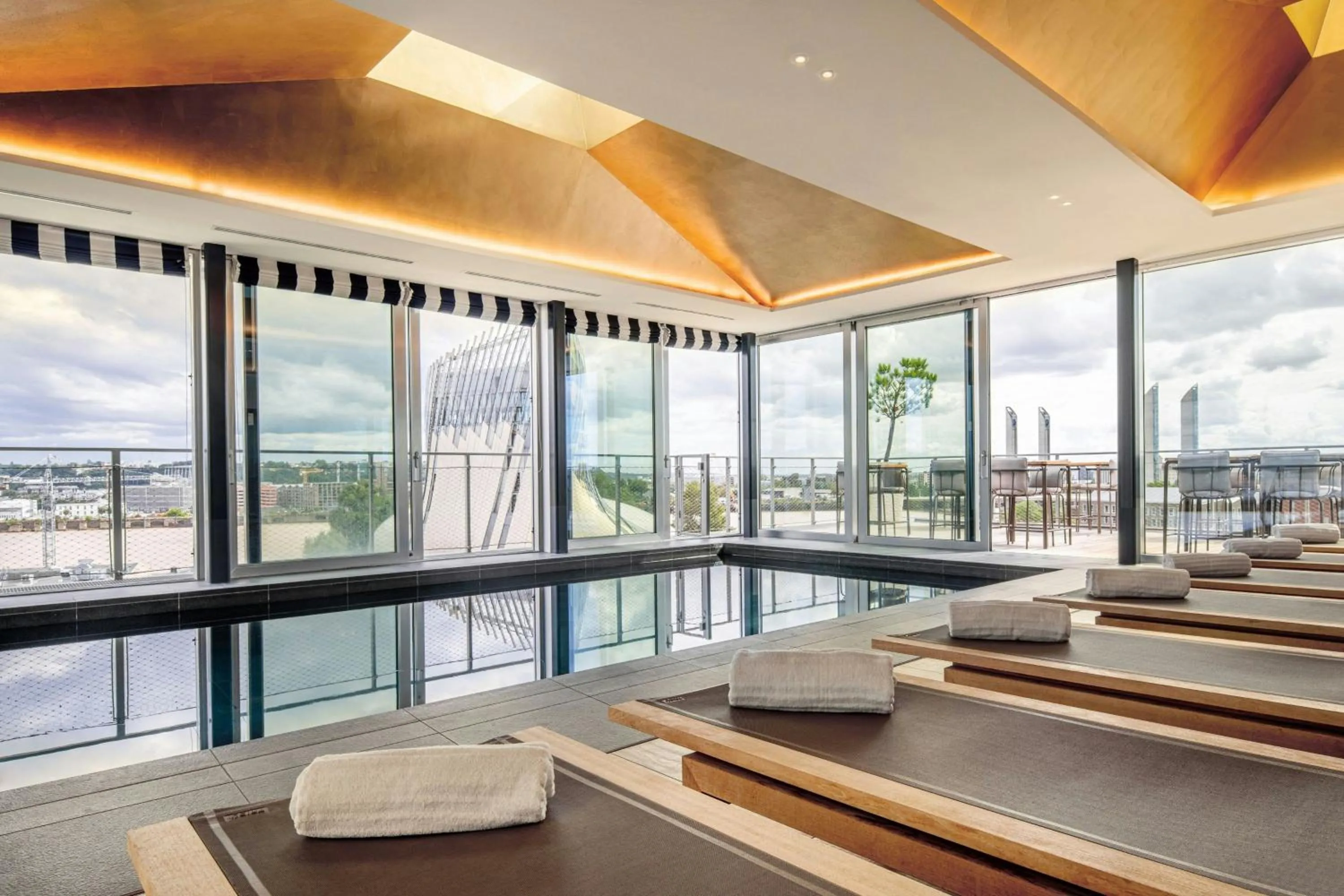 Swimming pool in Renaissance Bordeaux Hotel