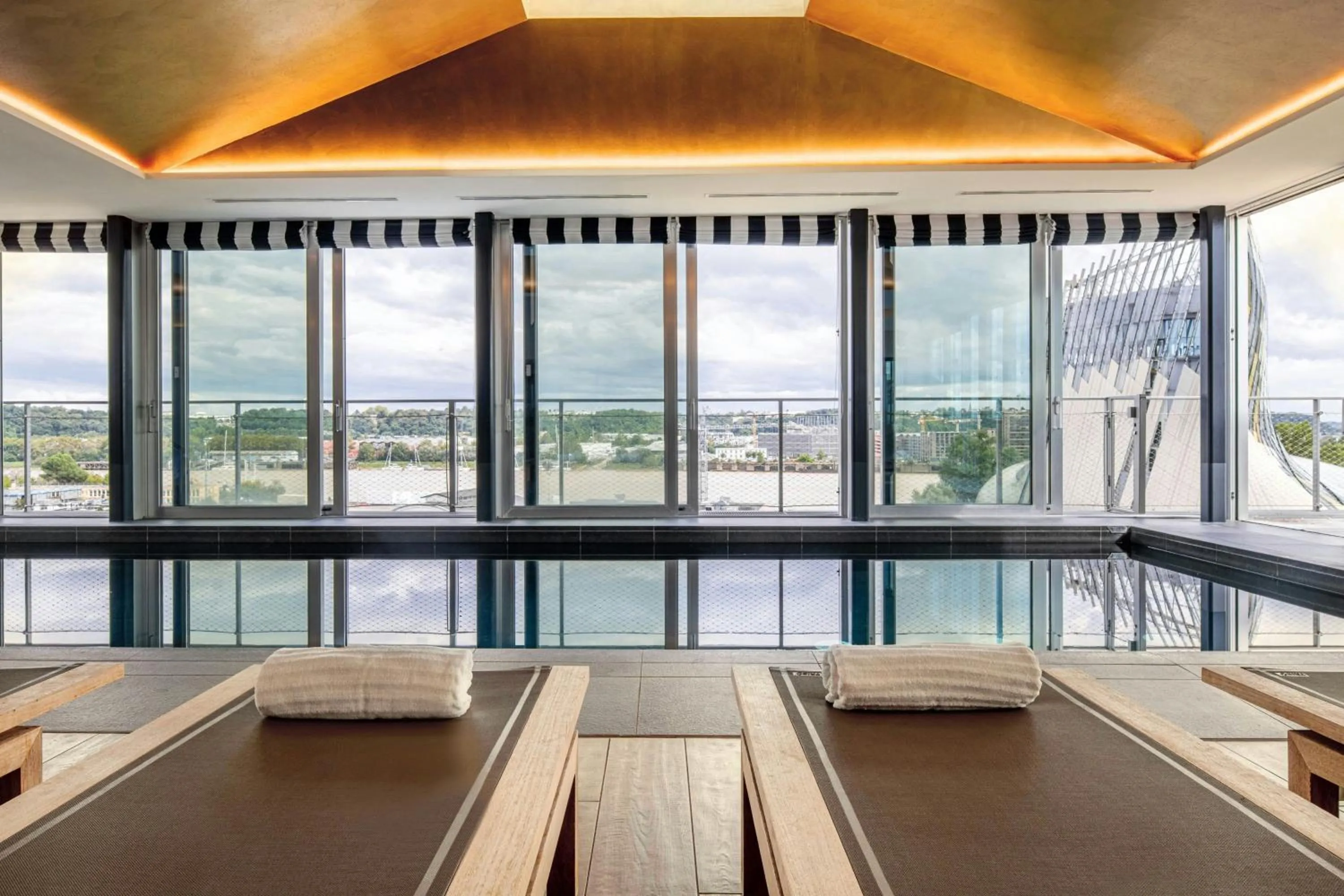 Swimming pool in Renaissance Bordeaux Hotel