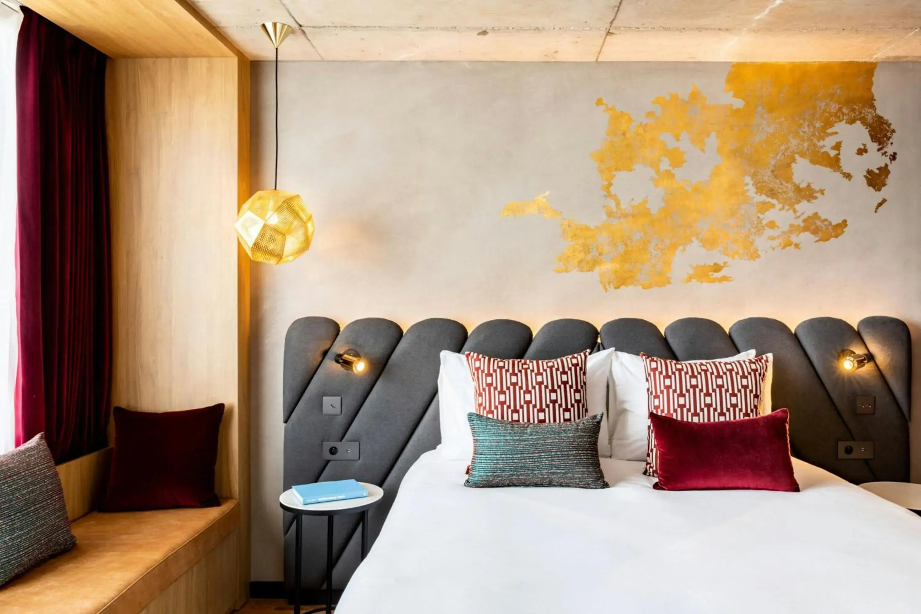 La Muse Room with Queen bed and City View - Upper floor in Renaissance Bordeaux Hotel La Muse Room with Queen bed and City View - Upper floor in Renaissance Bordeaux Hotel