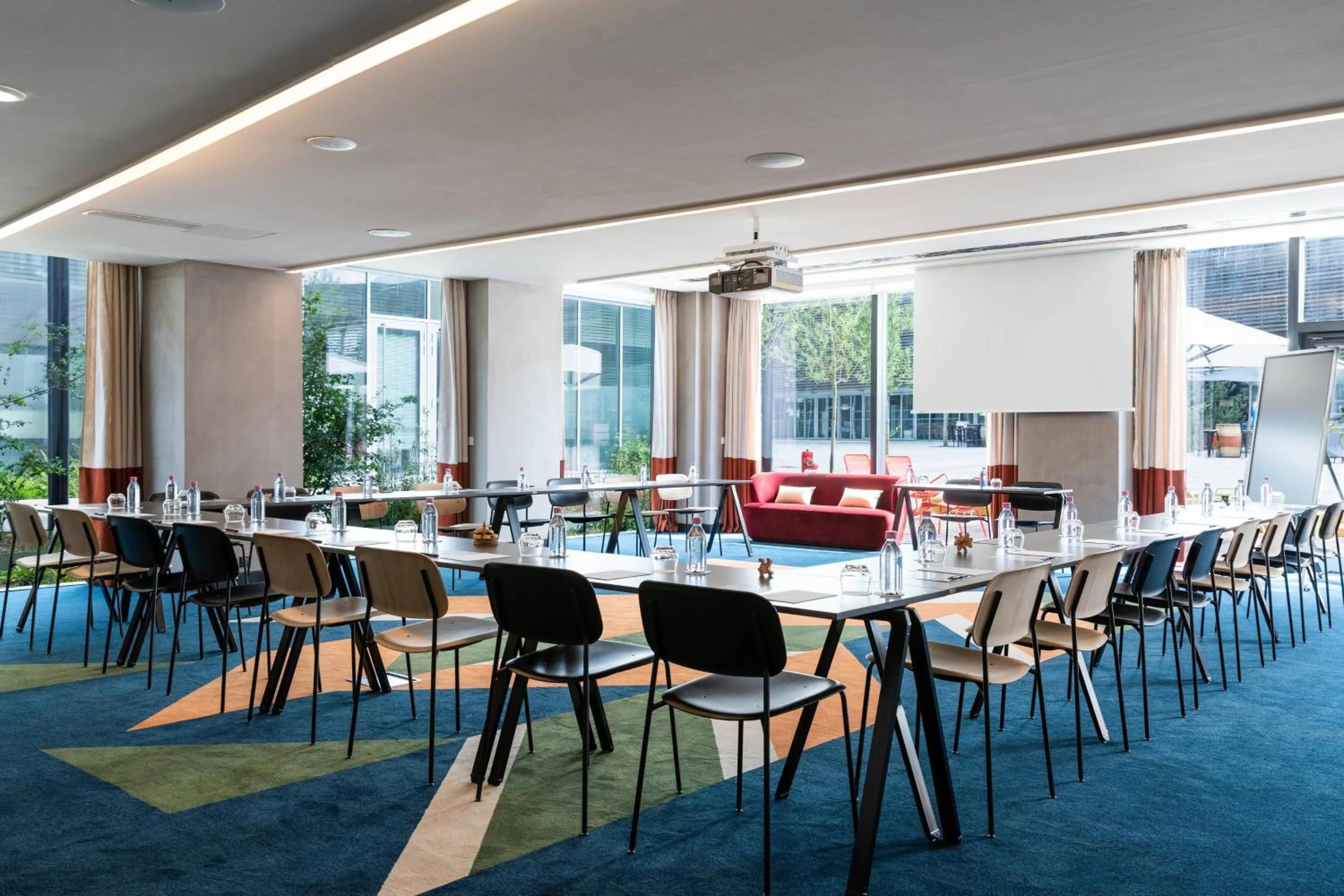 Meeting/conference room in Renaissance Bordeaux Hotel