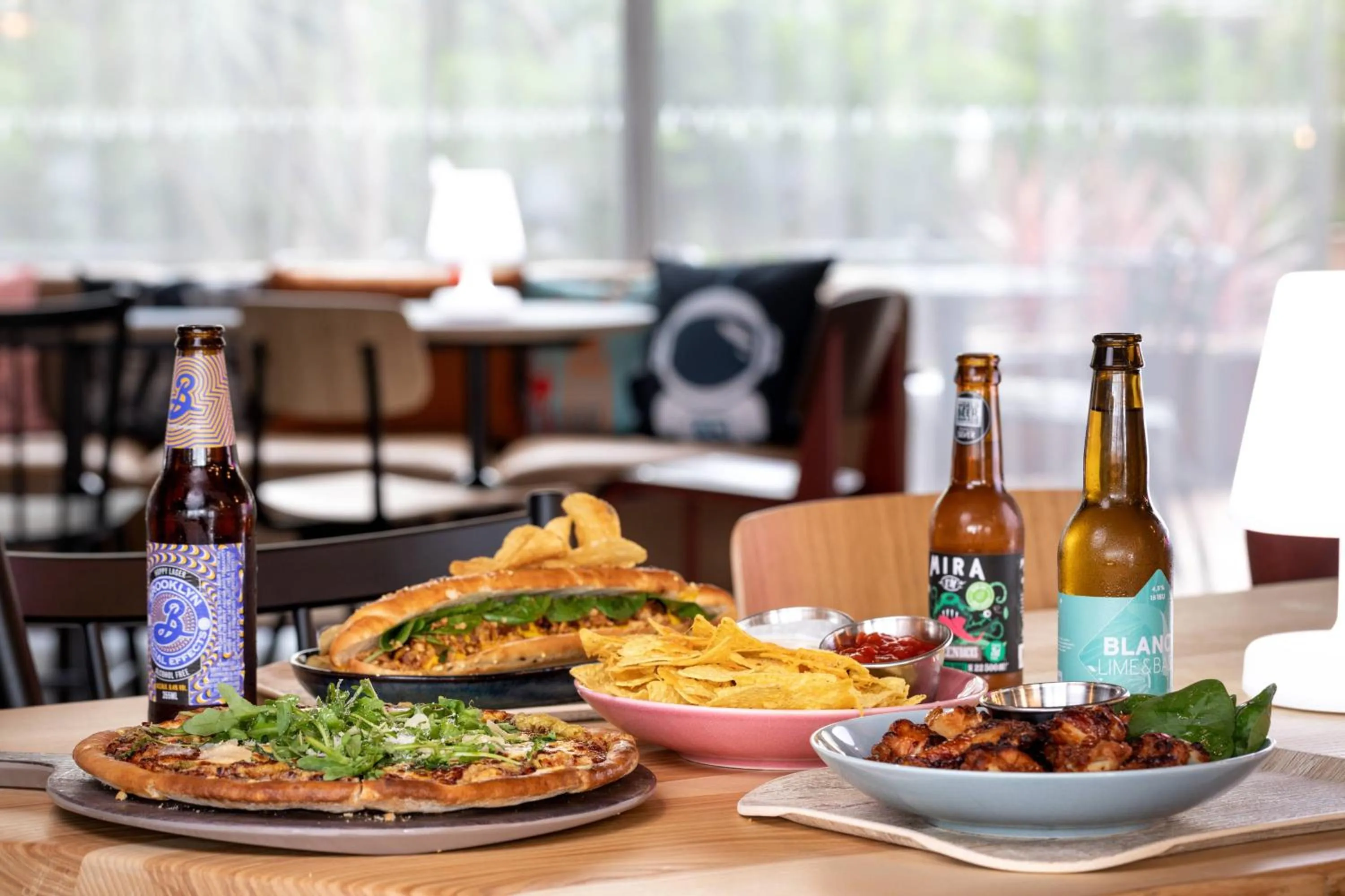 Lounge or bar in Moxy Bordeaux