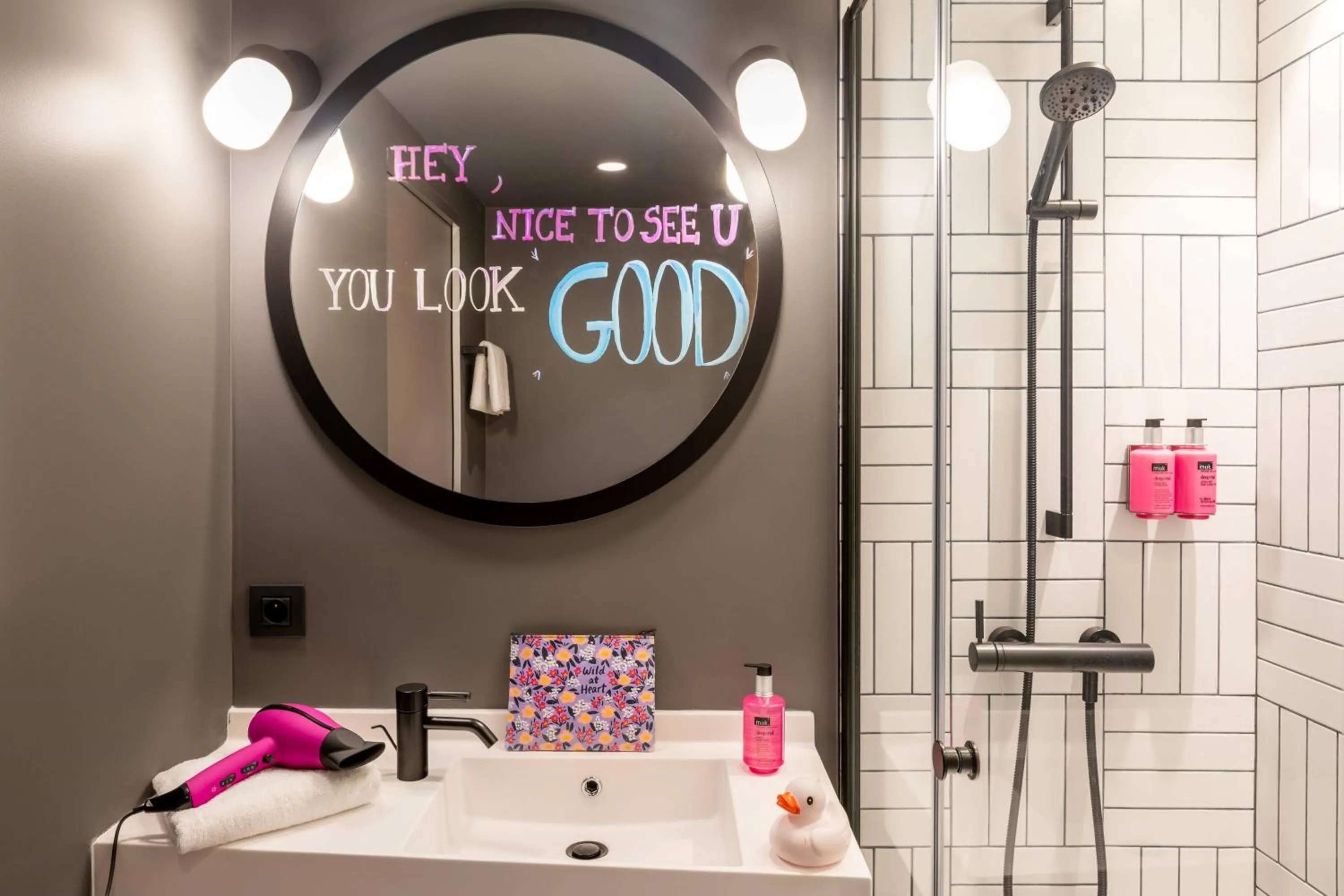 Bathroom in Moxy Bordeaux