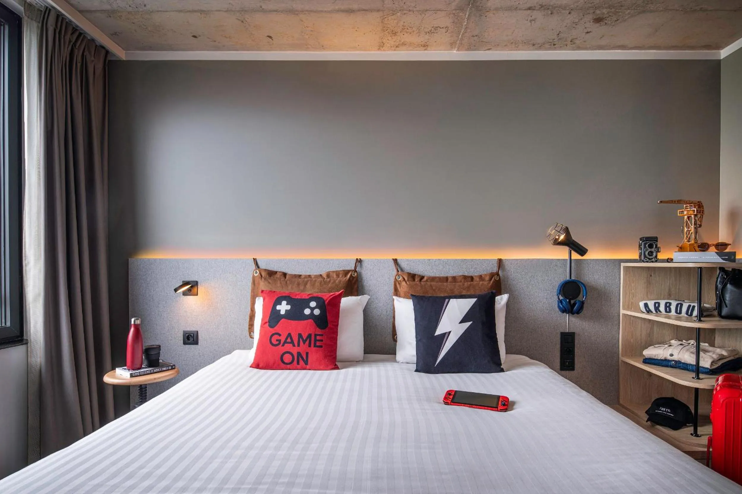 Bed in Moxy Bordeaux