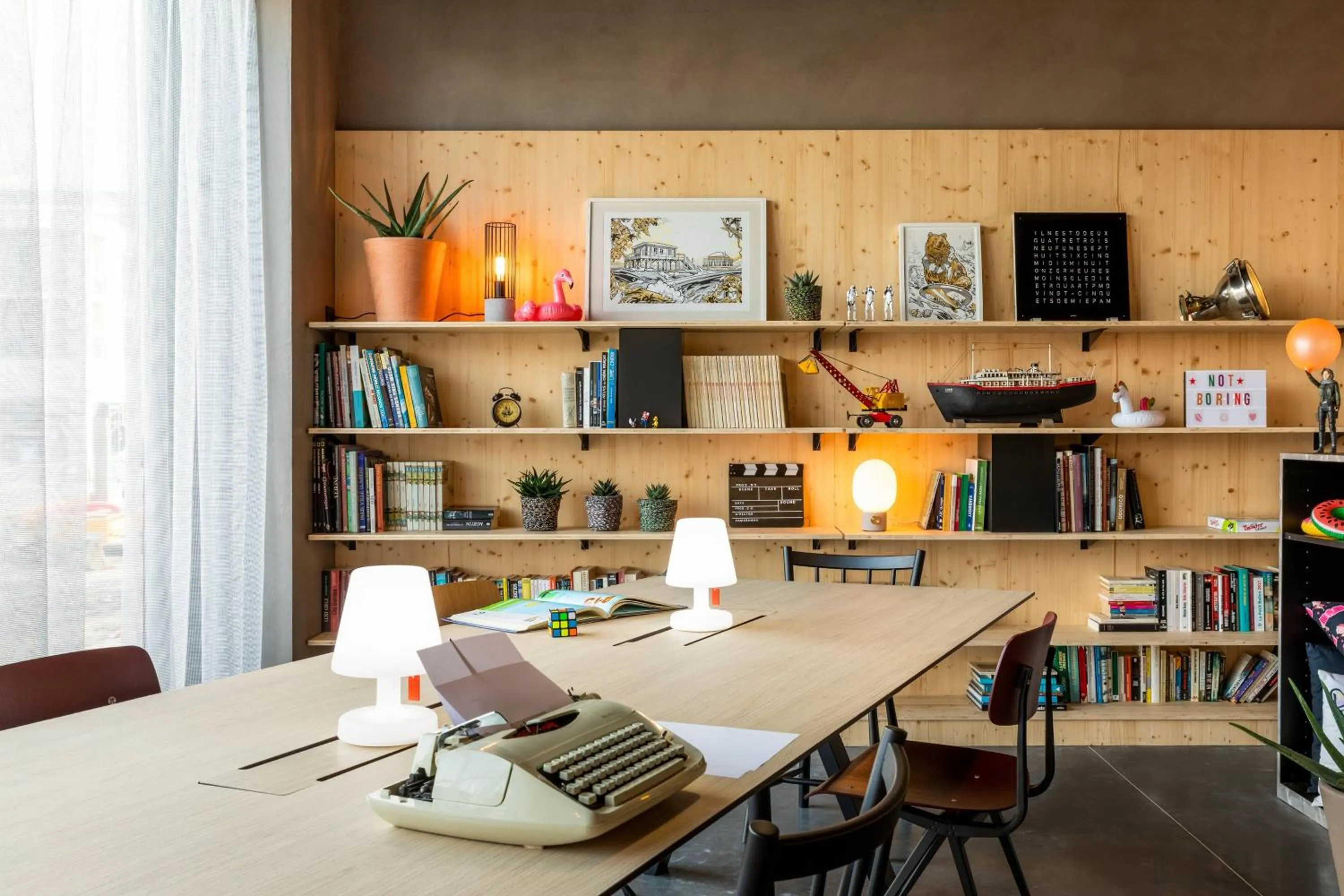 Restaurant/places to eat in Moxy Bordeaux