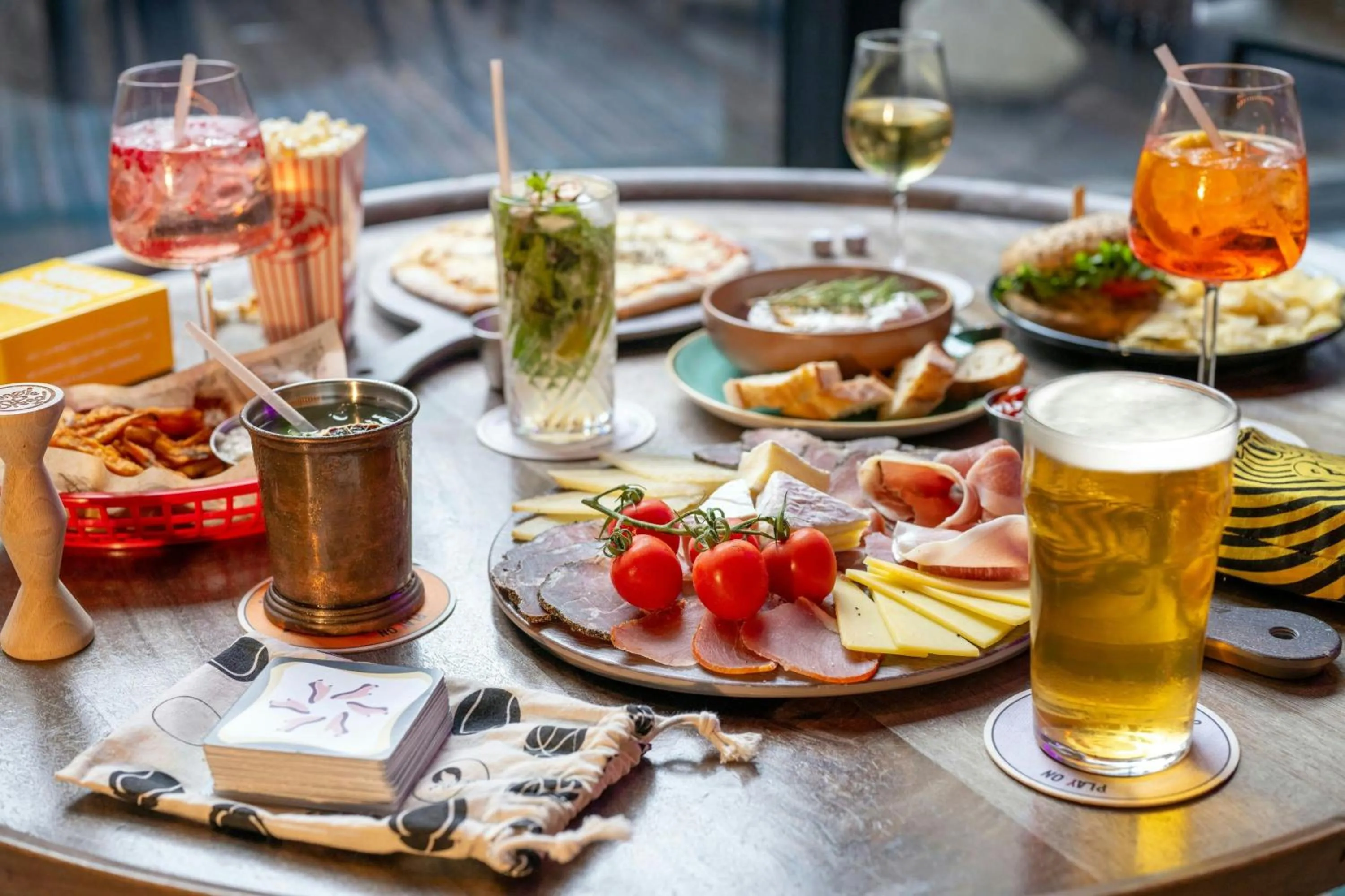 Restaurant/places to eat in Moxy Bordeaux