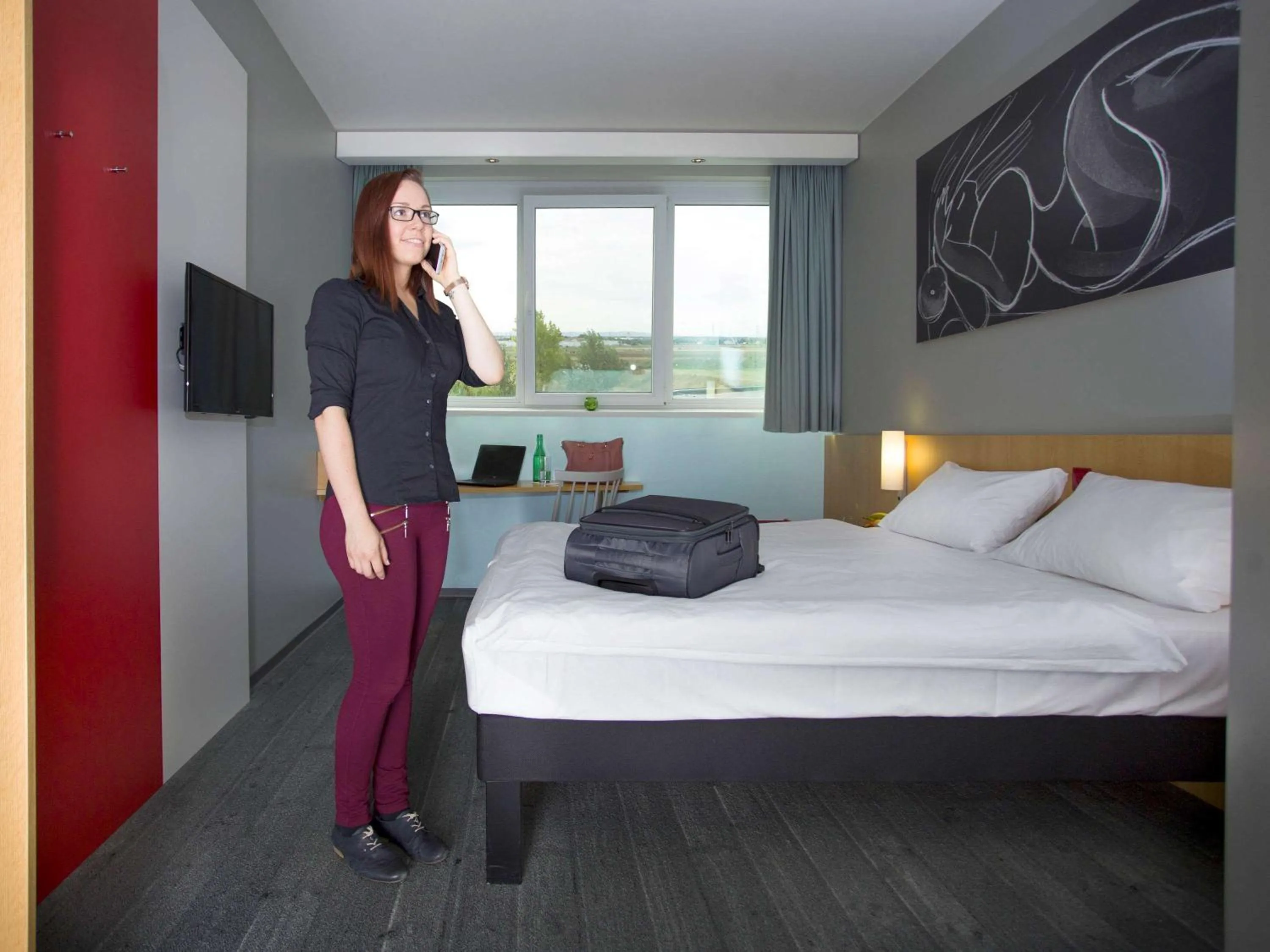 Photo of the whole room, Bed in Ibis Vienna Airport