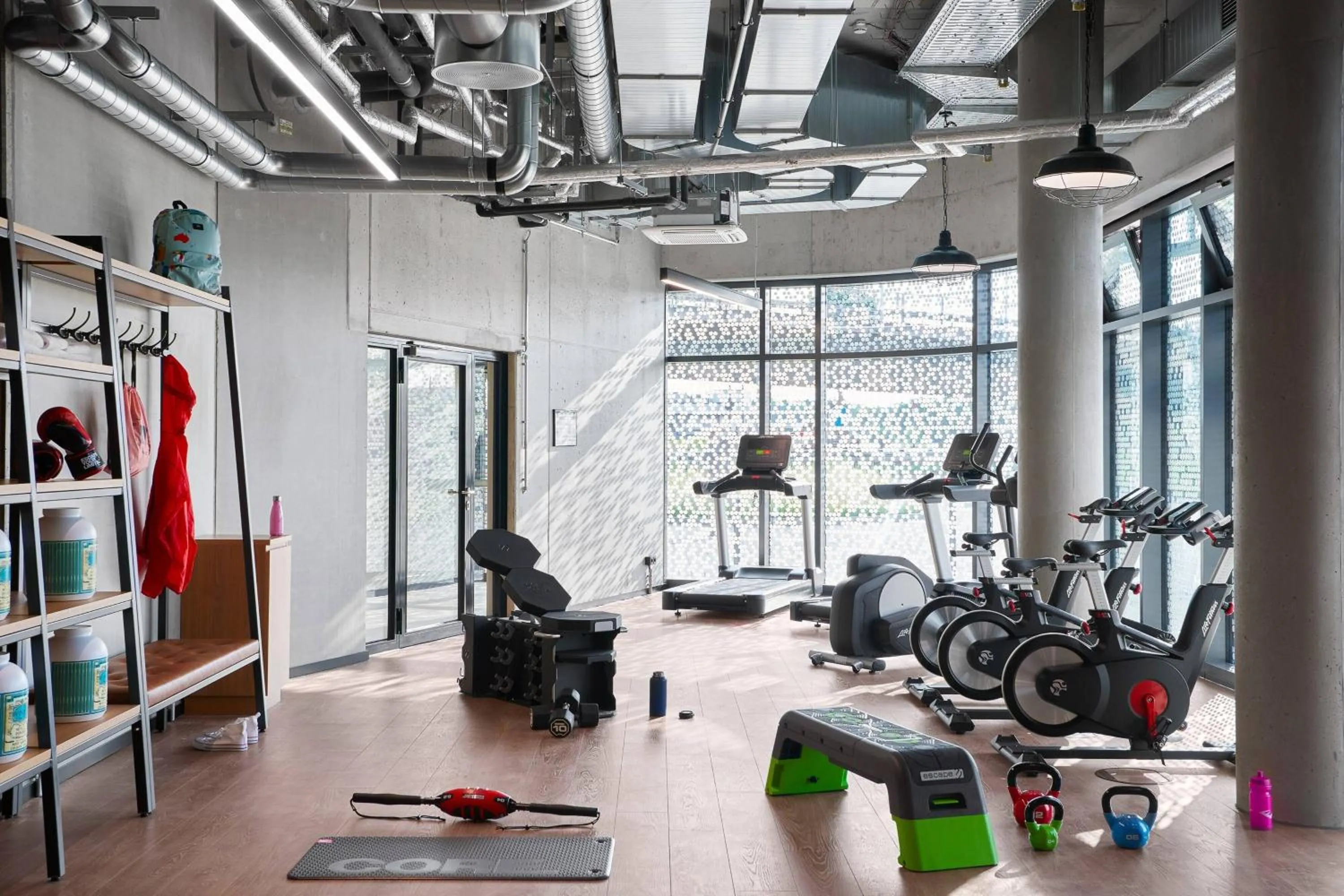 Fitness centre/facilities in Moxy Cologne Bonn Airport