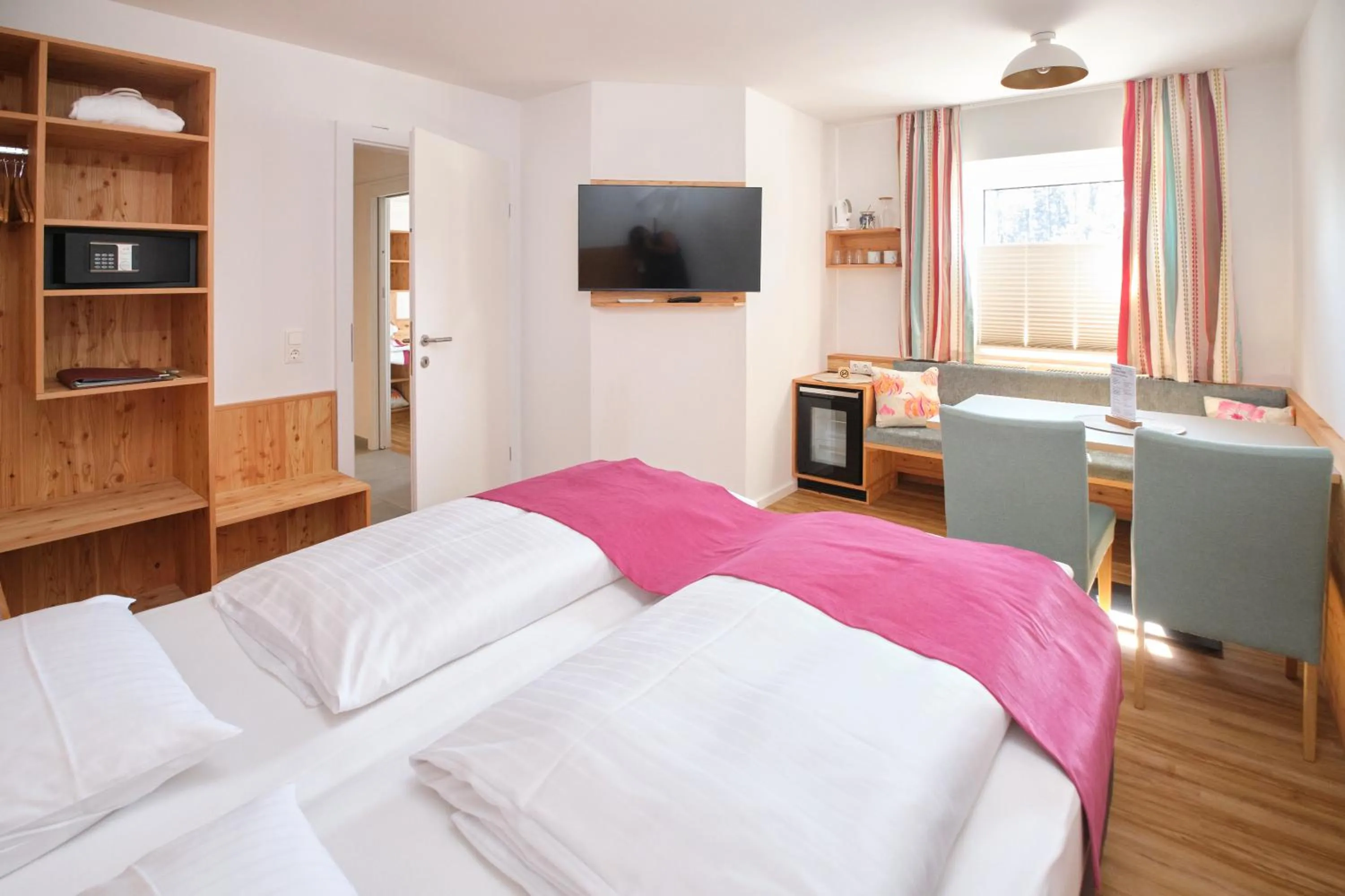 Photo of the whole room, Bed in Santner, Hotel