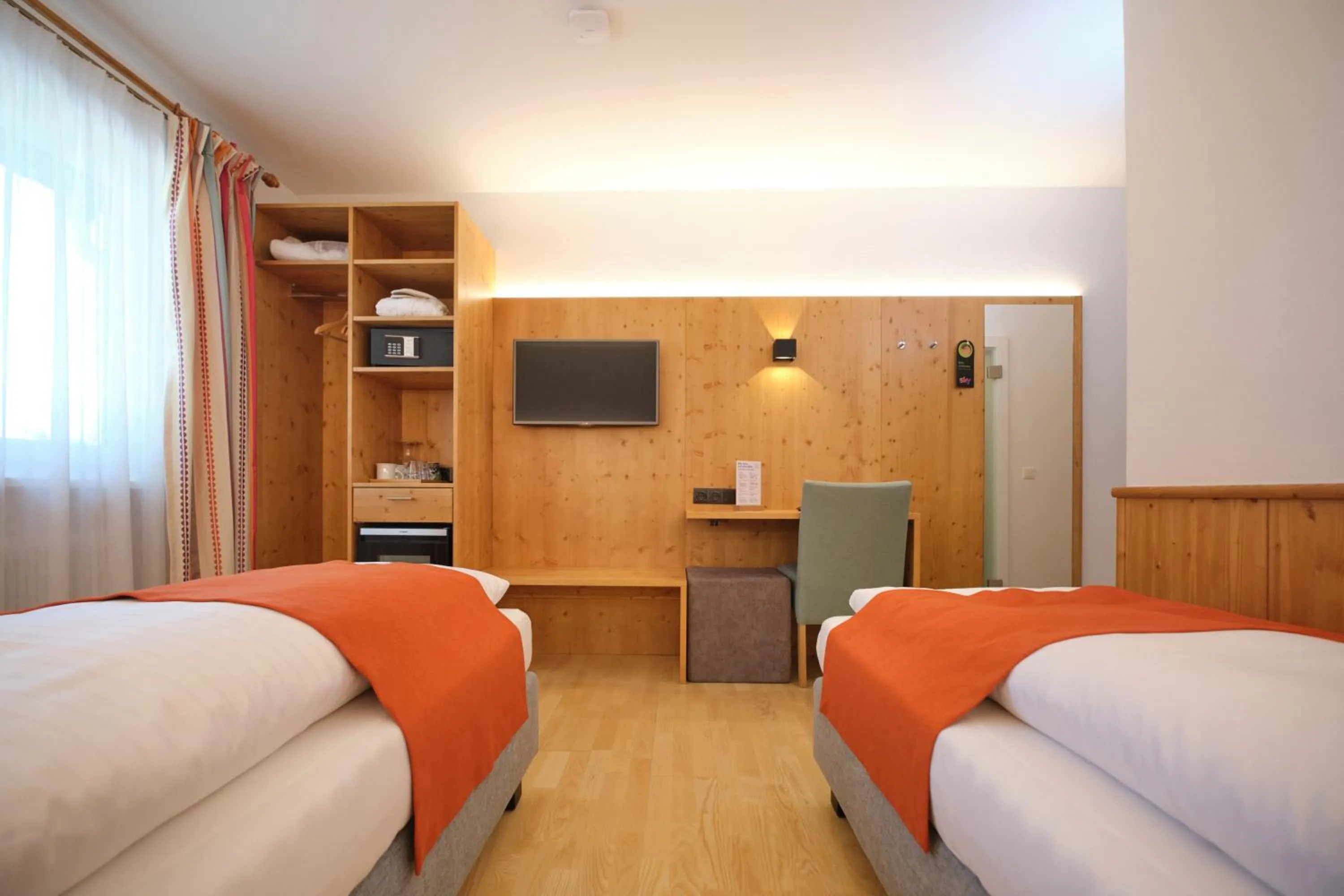 Photo of the whole room, Bed in Santner, Hotel