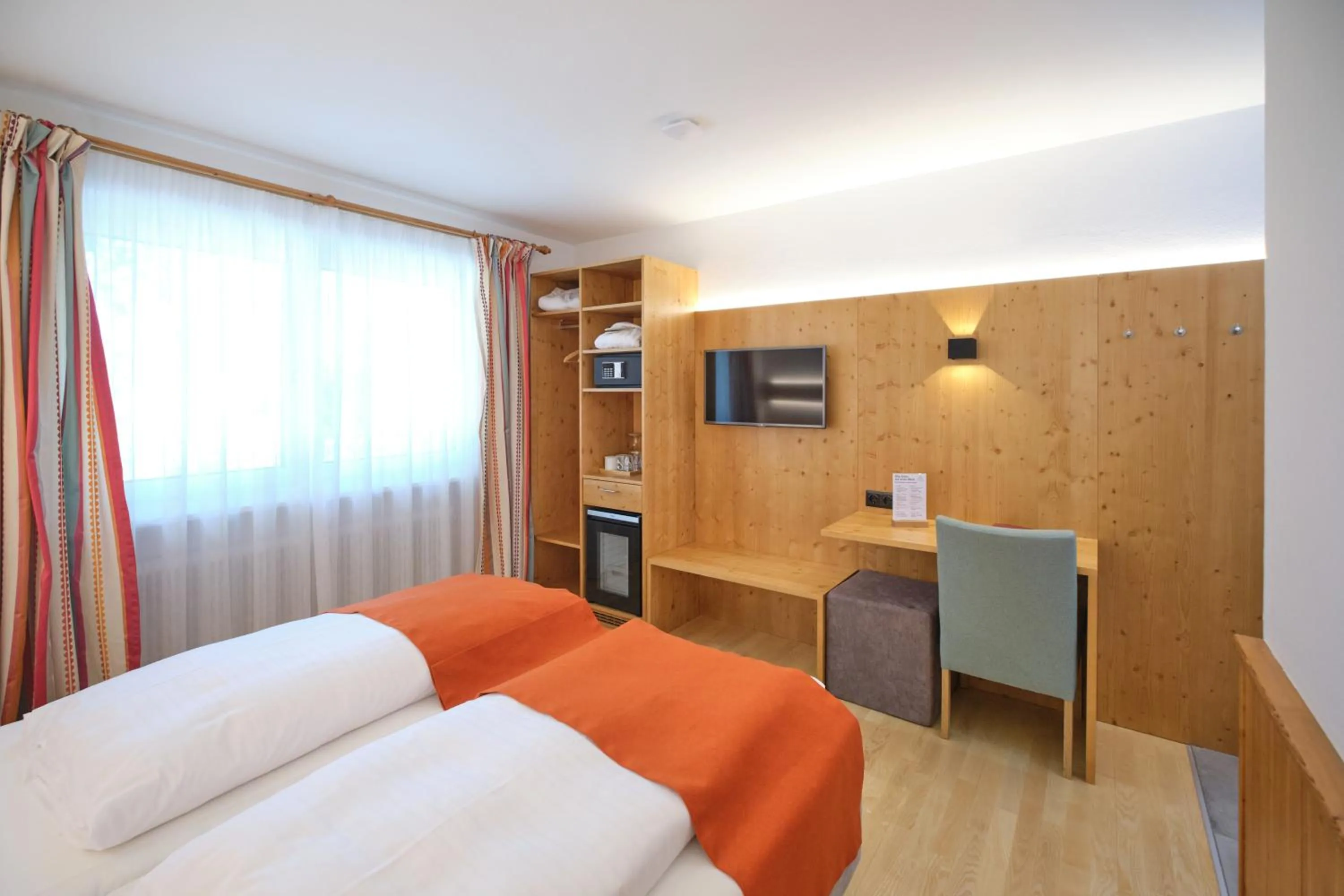 Photo of the whole room, Bed in Santner, Hotel