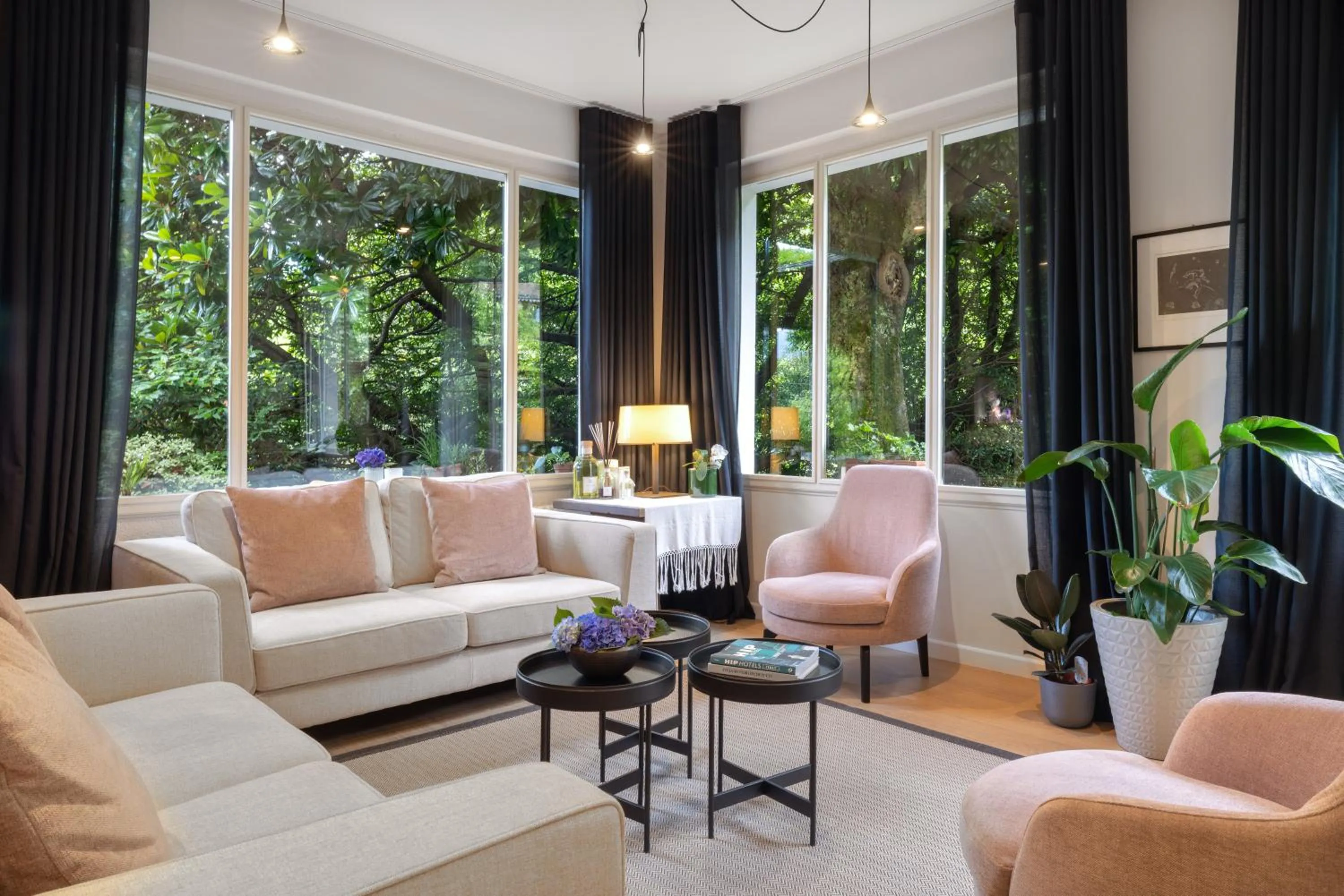 Communal lounge/ TV room in Park Hotel Villa Belvedere