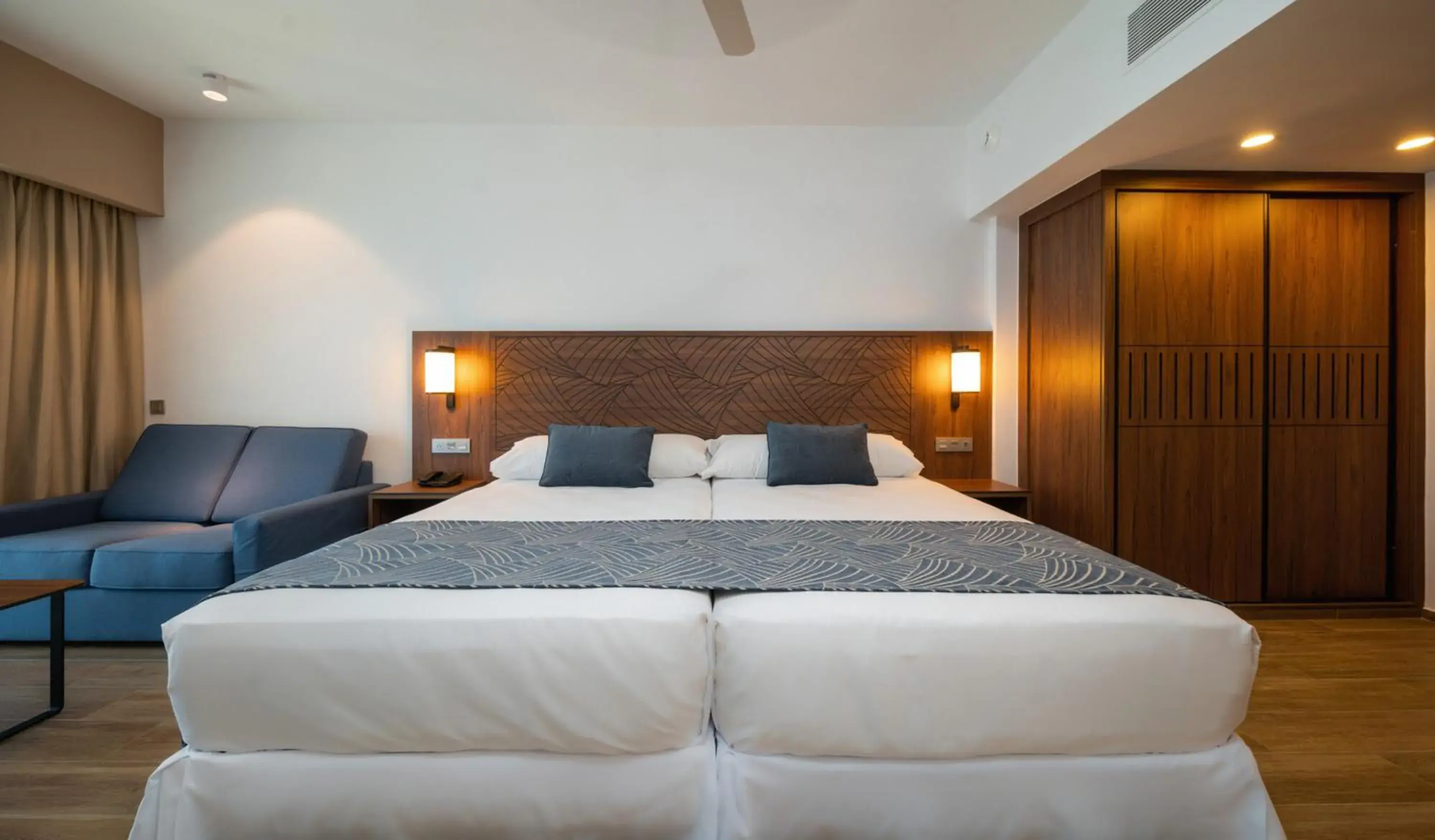 Photo of the whole room, Bed in Riu Montego Bay - Adults Only - All Inclusive Photo of the whole room, Bed in Riu Montego Bay - Adults Only - All Inclusive