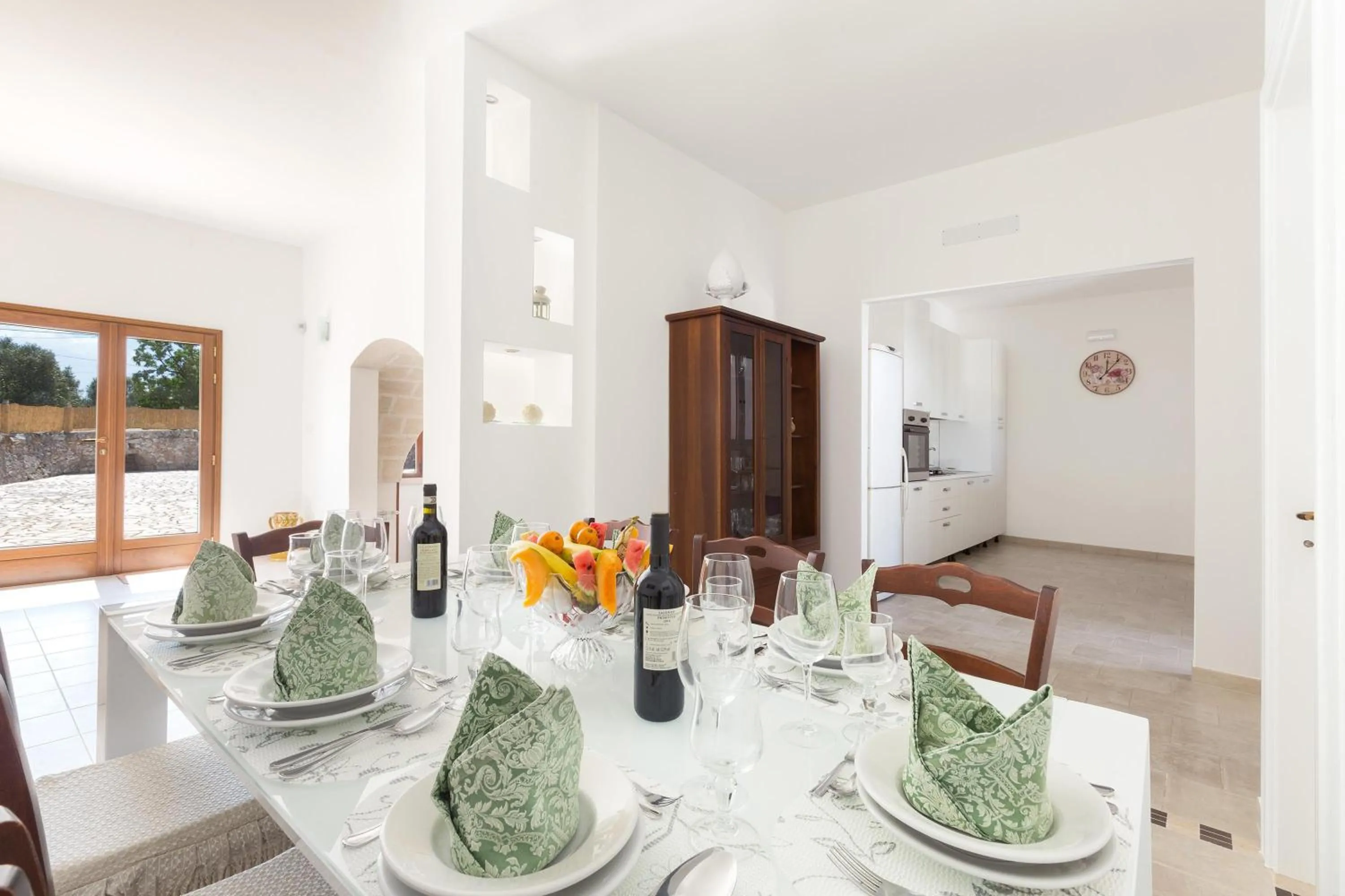 Dining area in Villa Martina by BarbarHouse