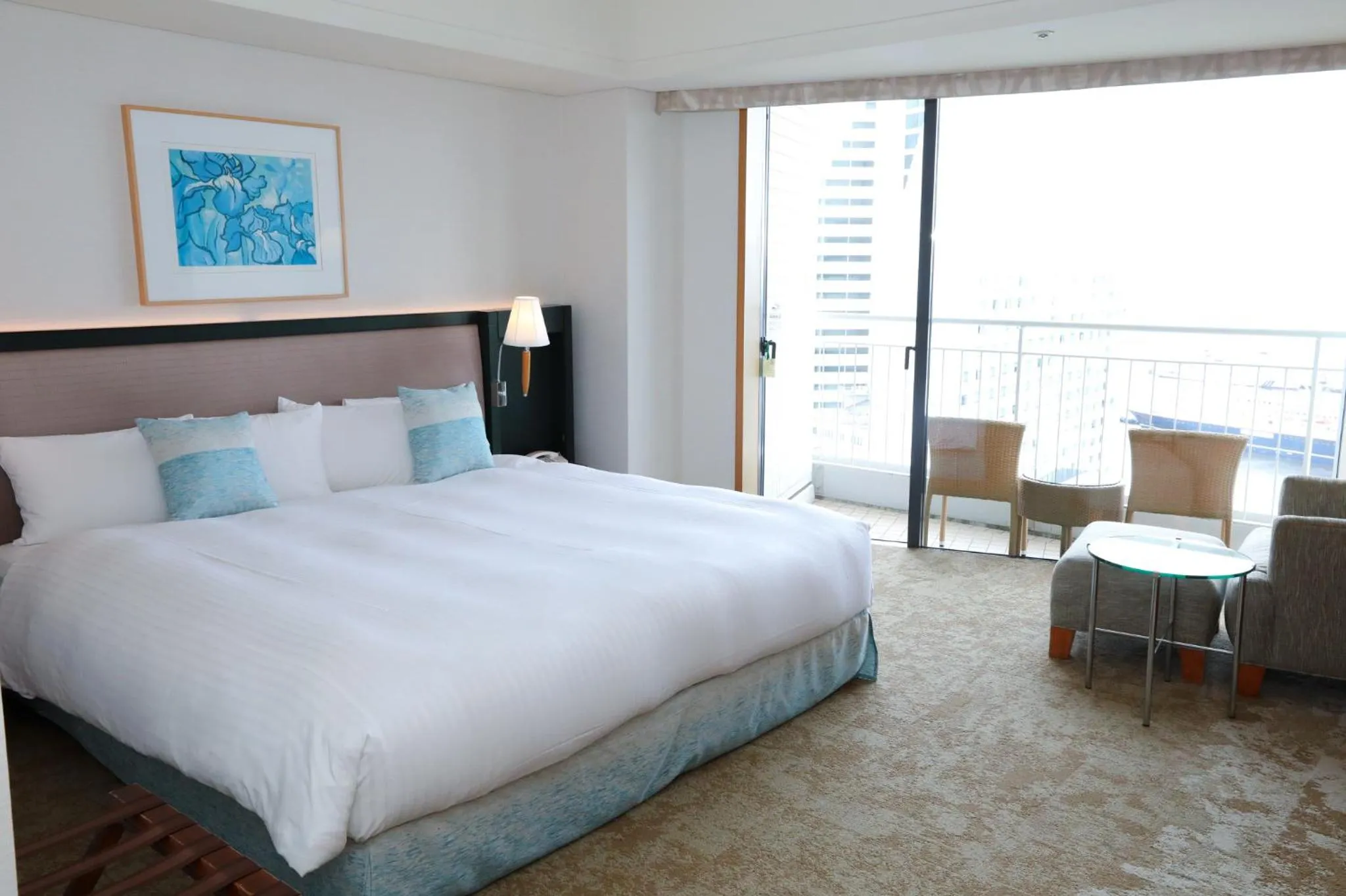 Photo of the whole room, Bed in The Yokohama Bay Hotel Tokyu