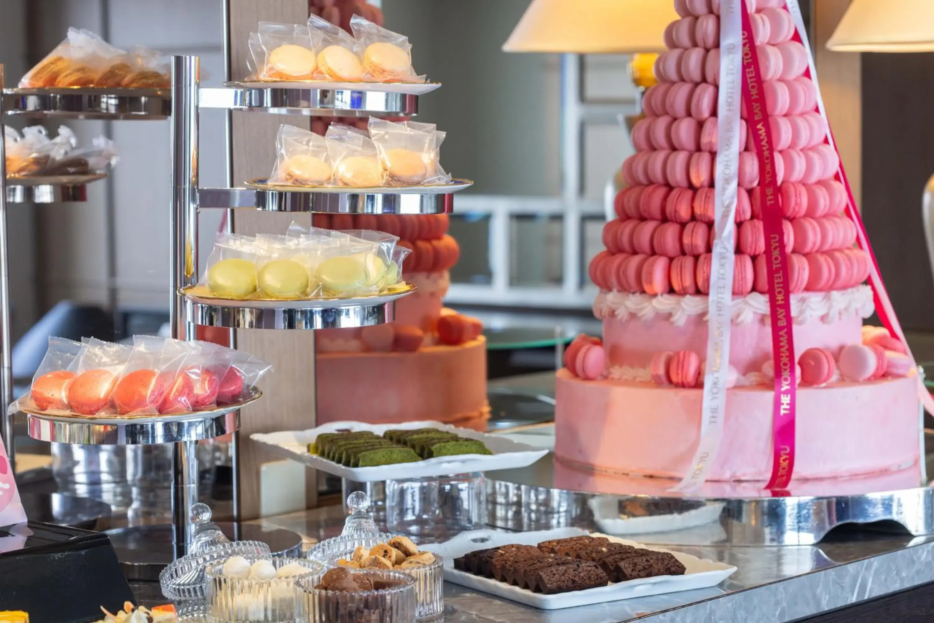 Lounge or bar in The Yokohama Bay Hotel Tokyu Lounge or bar in The Yokohama Bay Hotel Tokyu