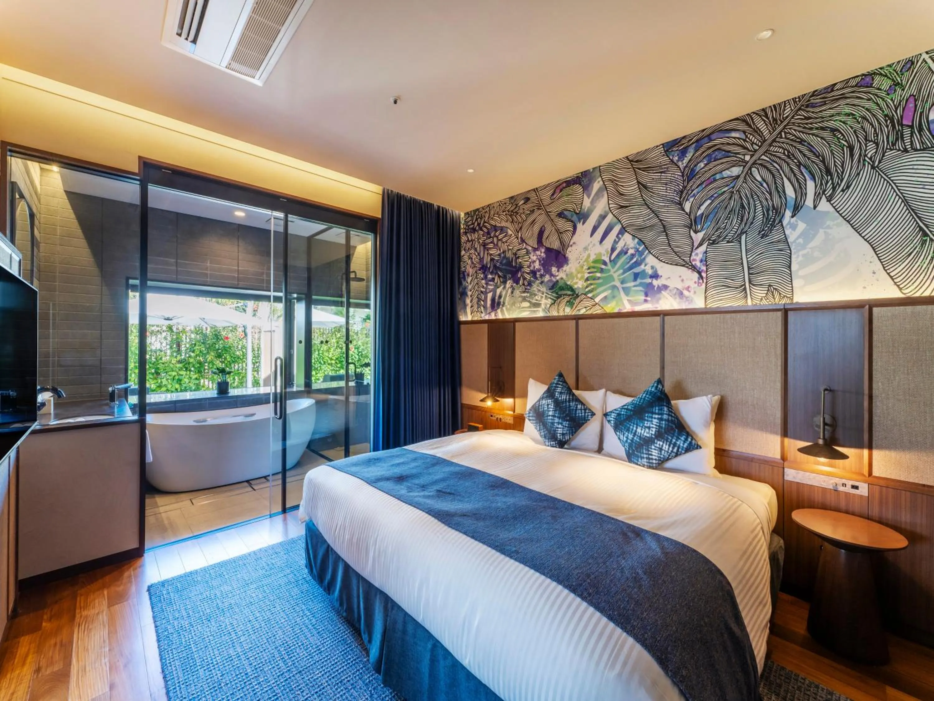 Bed in FUSAKI BEACH RESORT HOTEL & VILLAS