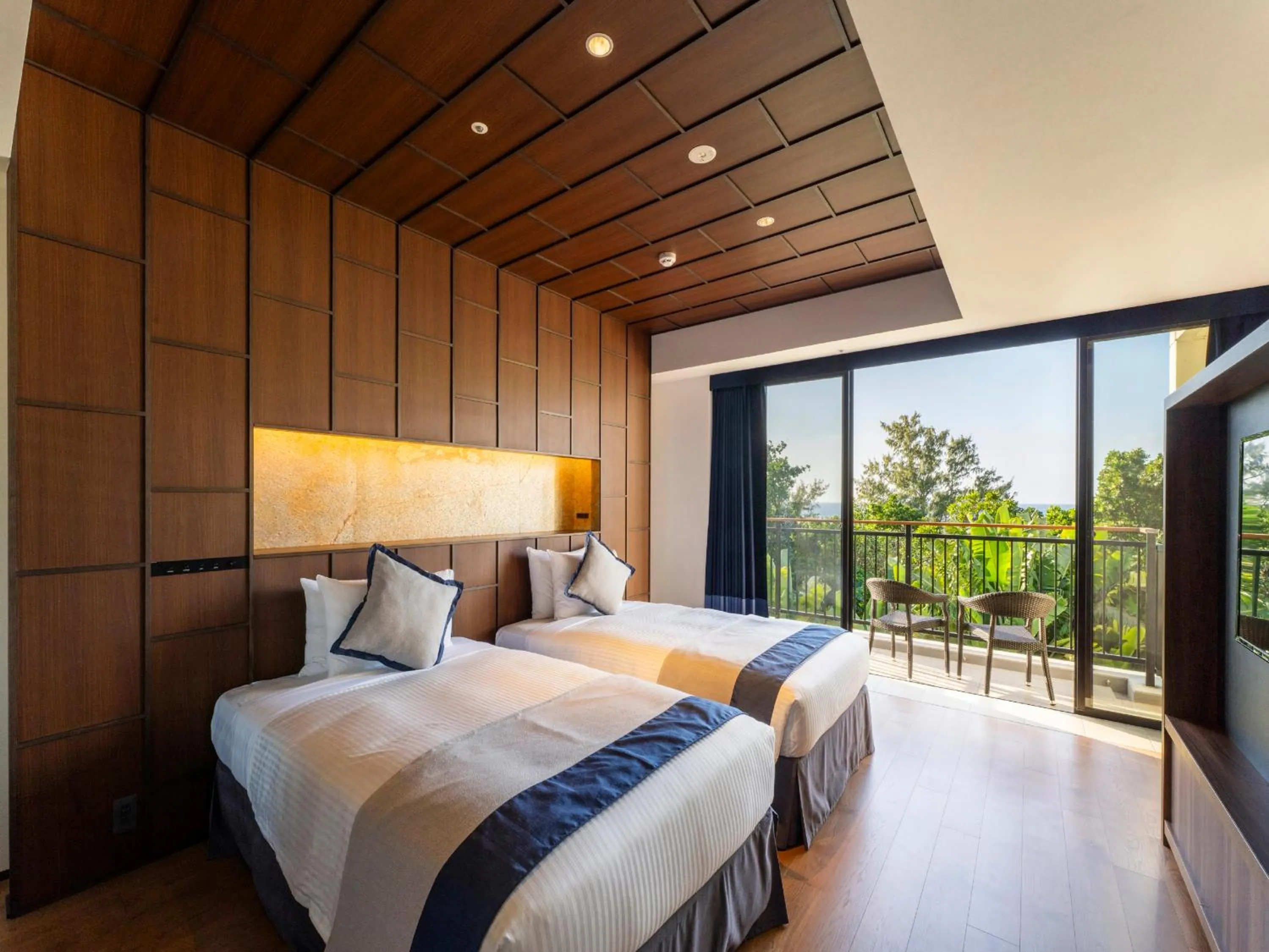 Bed in FUSAKI BEACH RESORT HOTEL & VILLAS