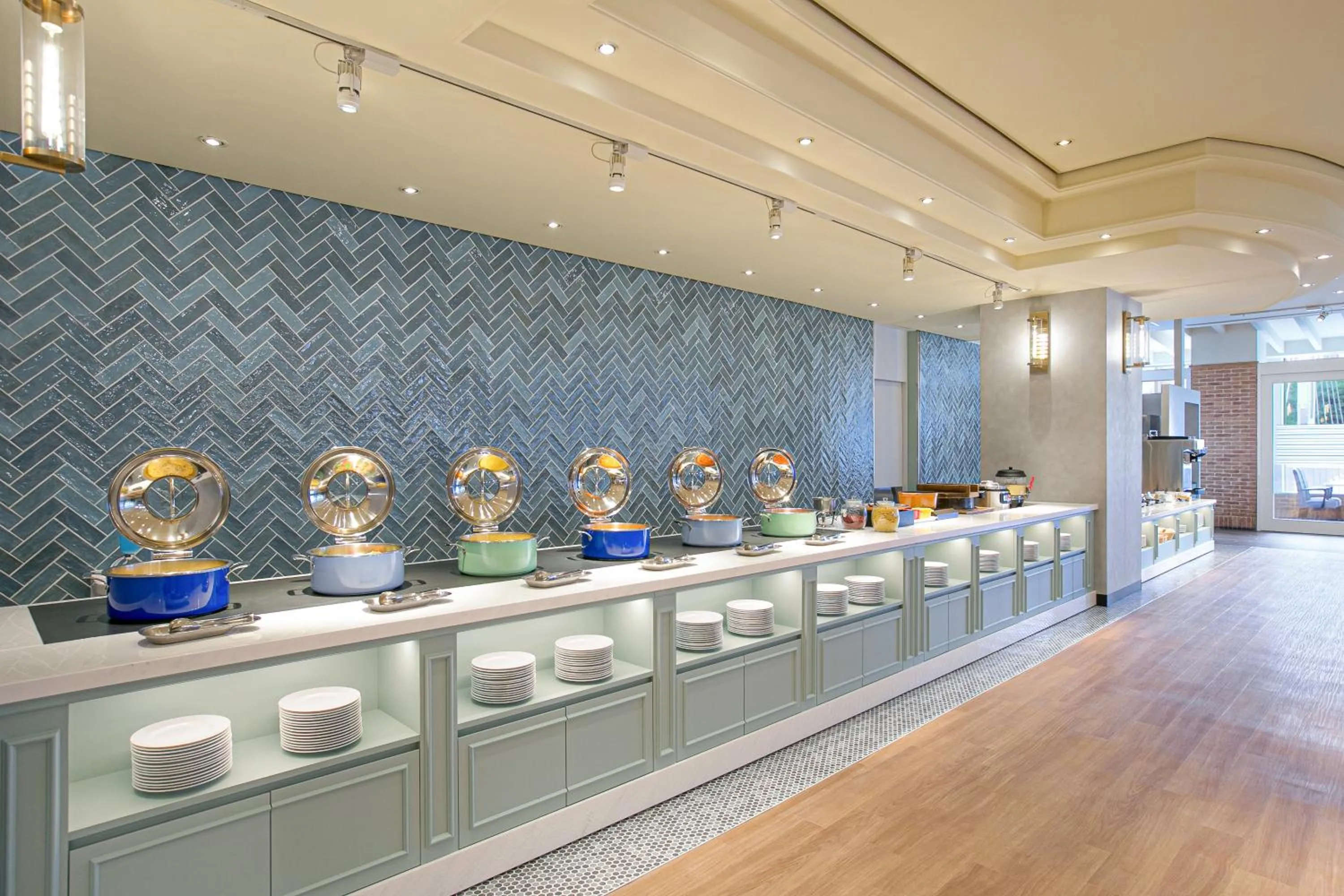 Restaurant/places to eat in Oriental Hotel Tokyo Bay