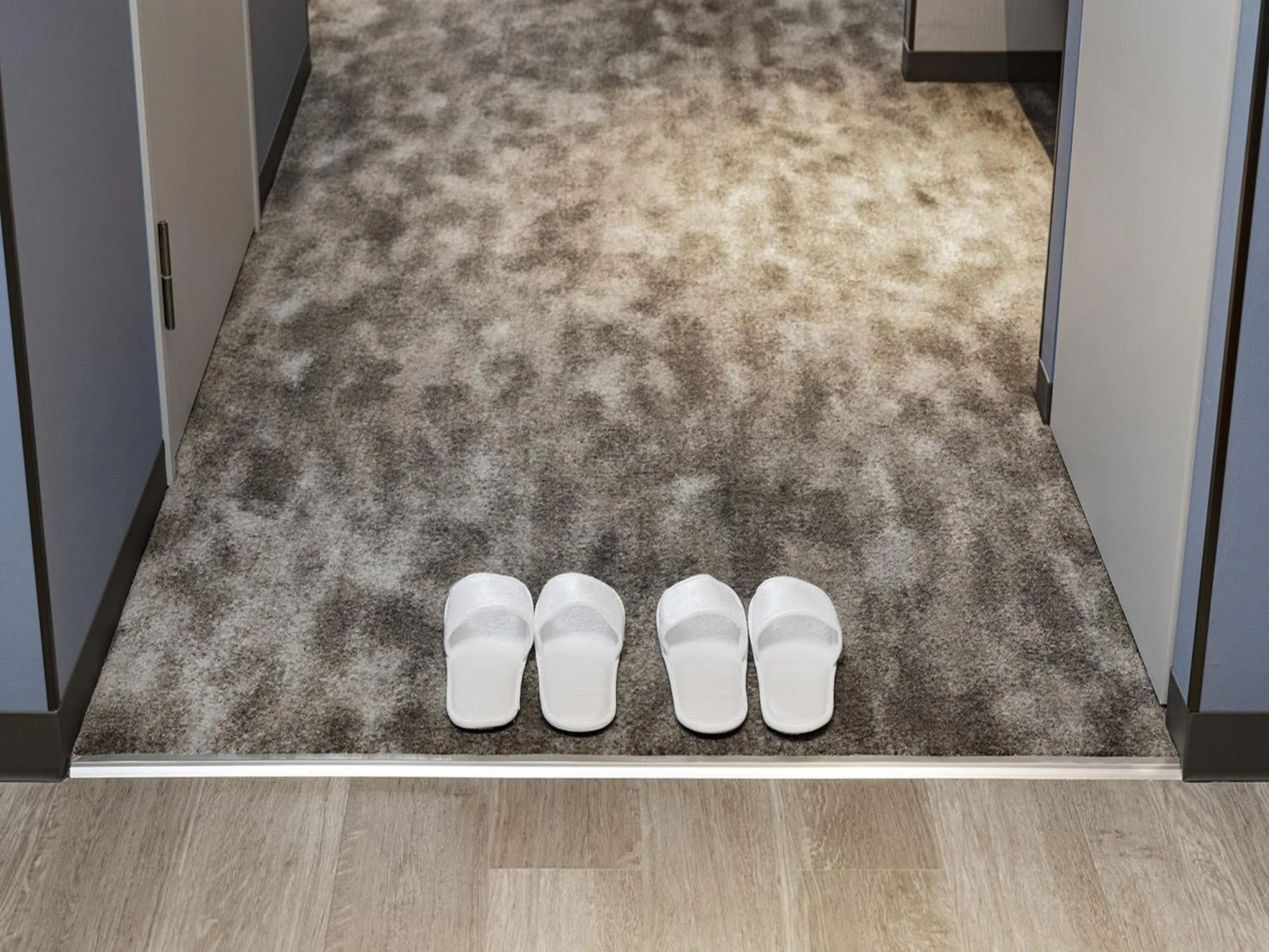 room service, Bed in Oriental Hotel Tokyo Bay