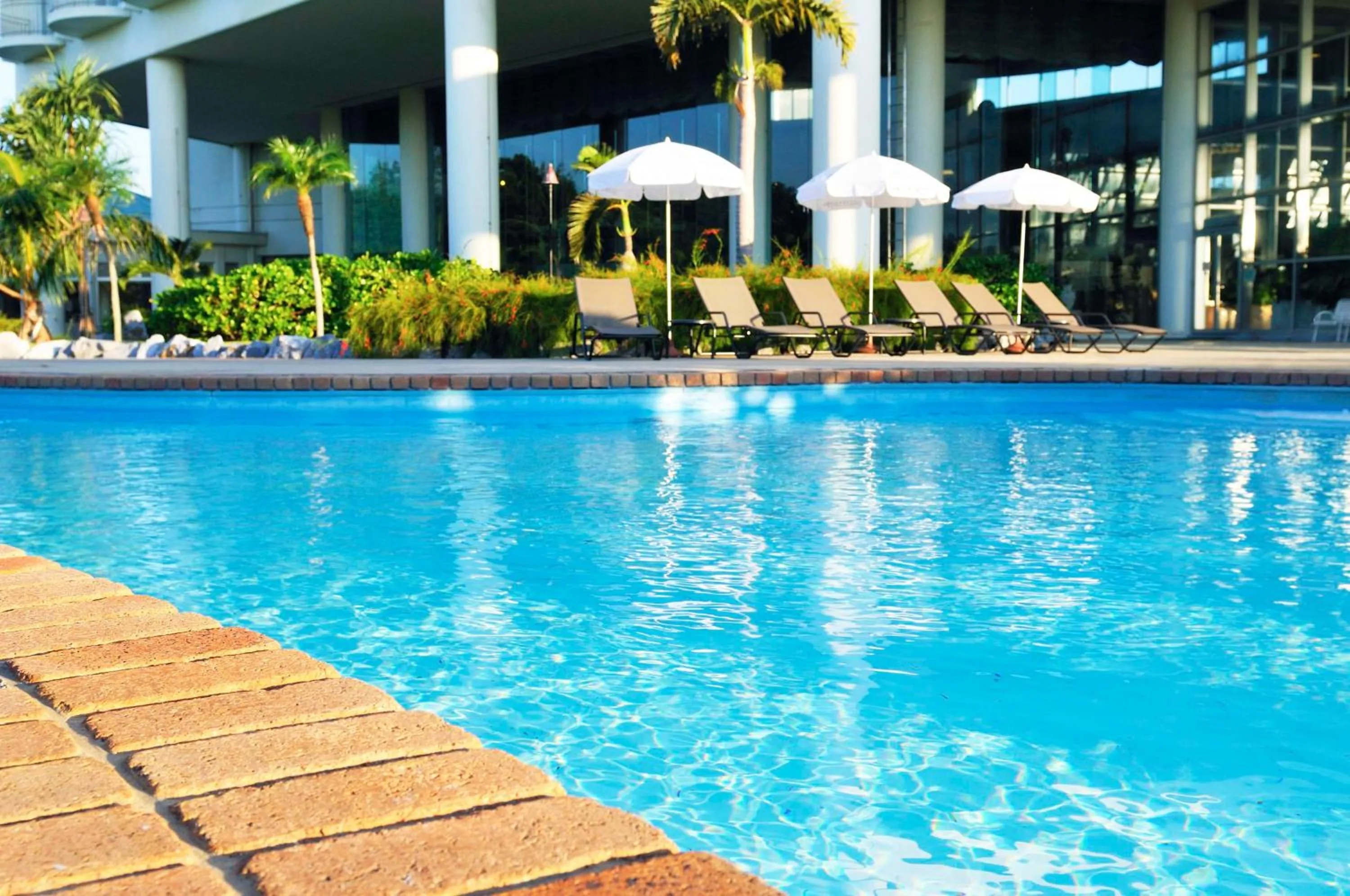 Swimming pool in Laguna Garden Hotel