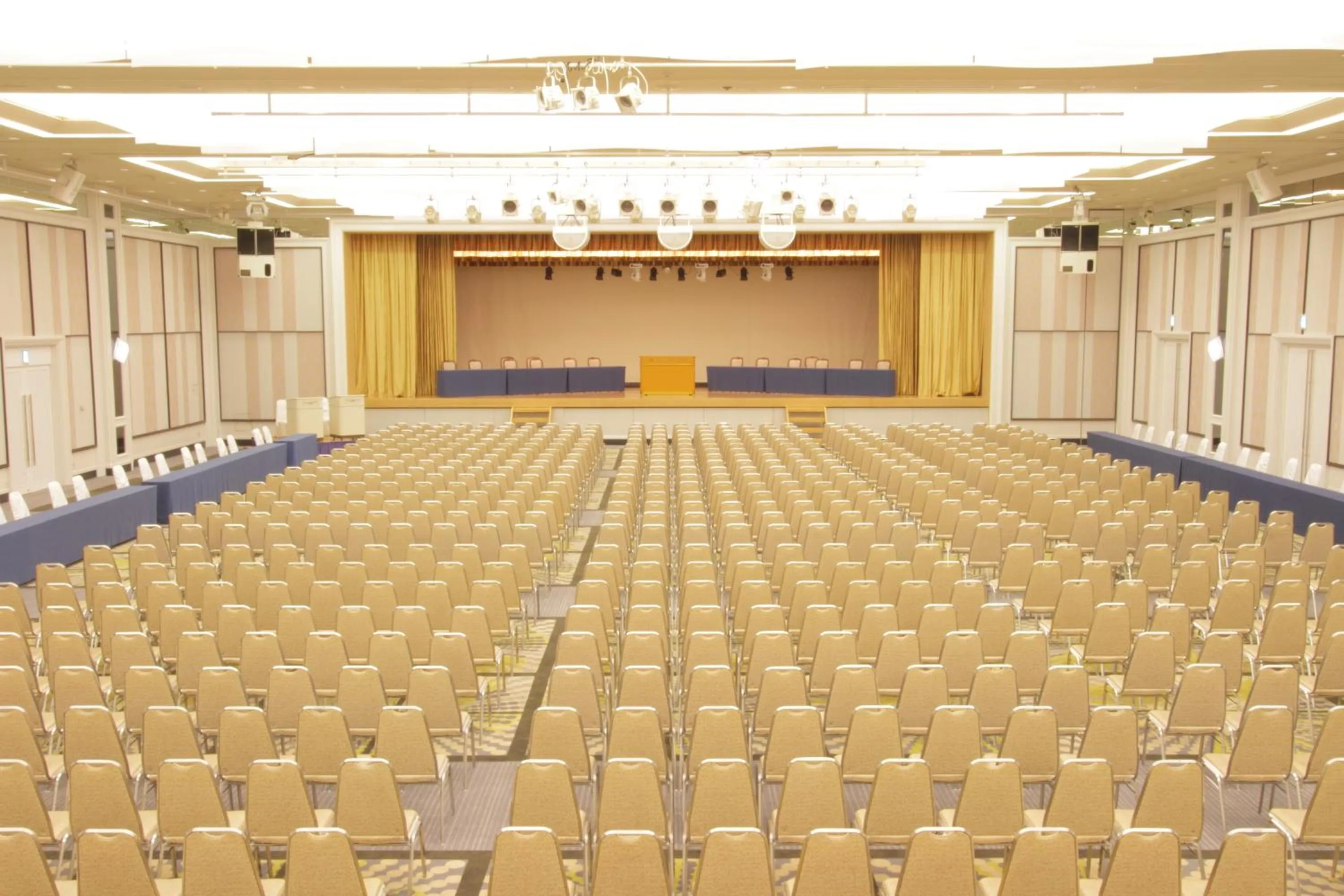 Business facilities in Laguna Garden Hotel