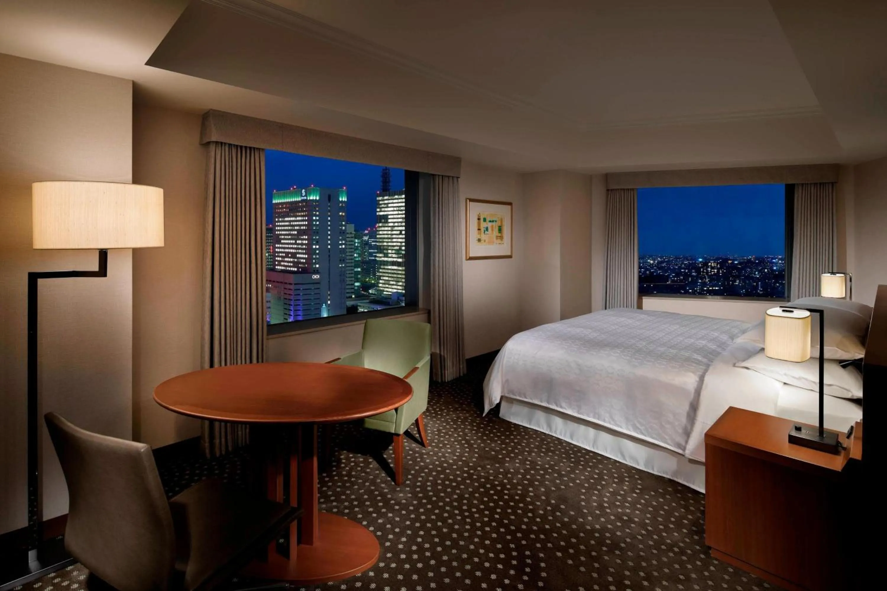 Photo of the whole room, Bed in Yokohama Bay Sheraton Hotel and Towers