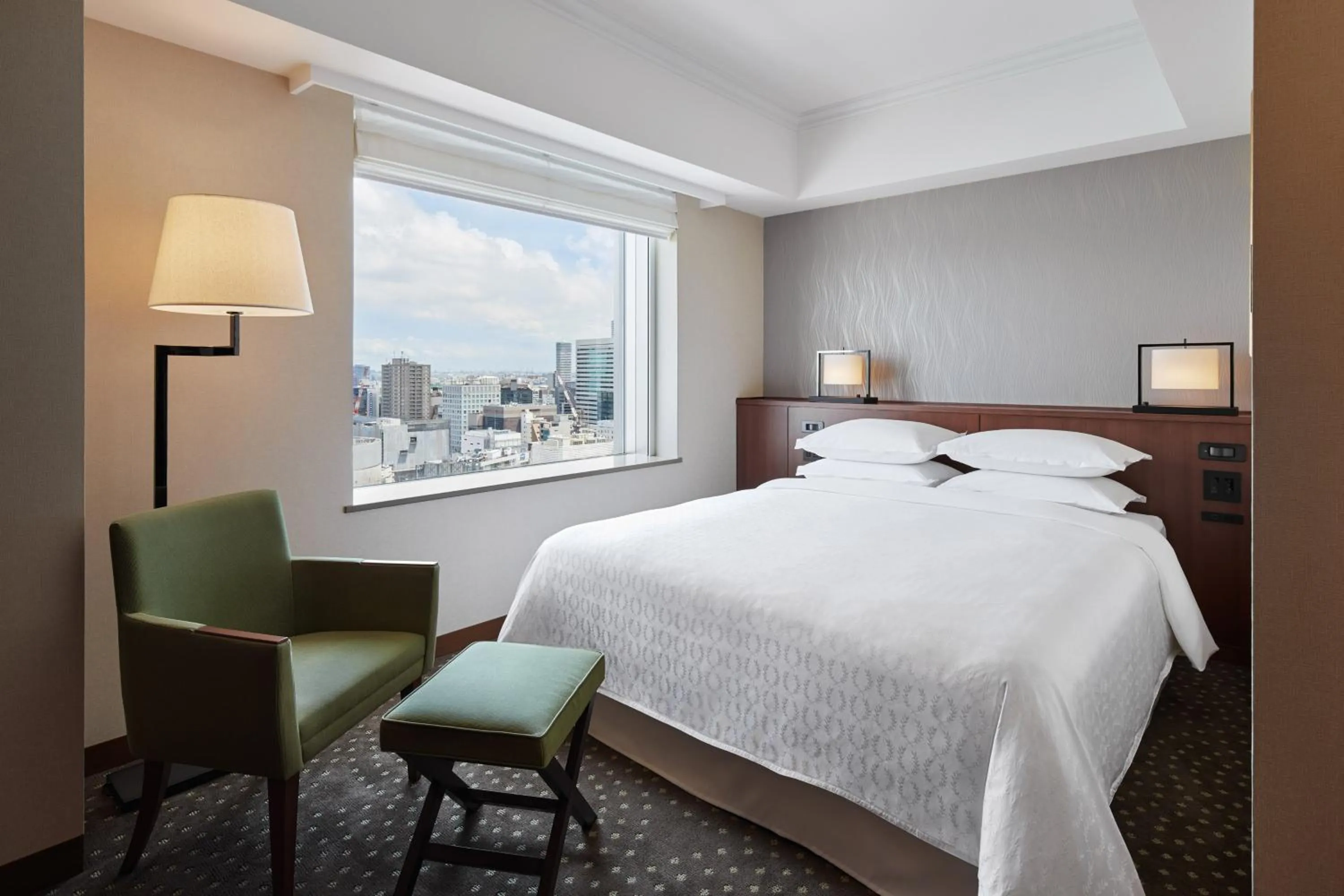 Photo of the whole room, Bed in Yokohama Bay Sheraton Hotel and Towers