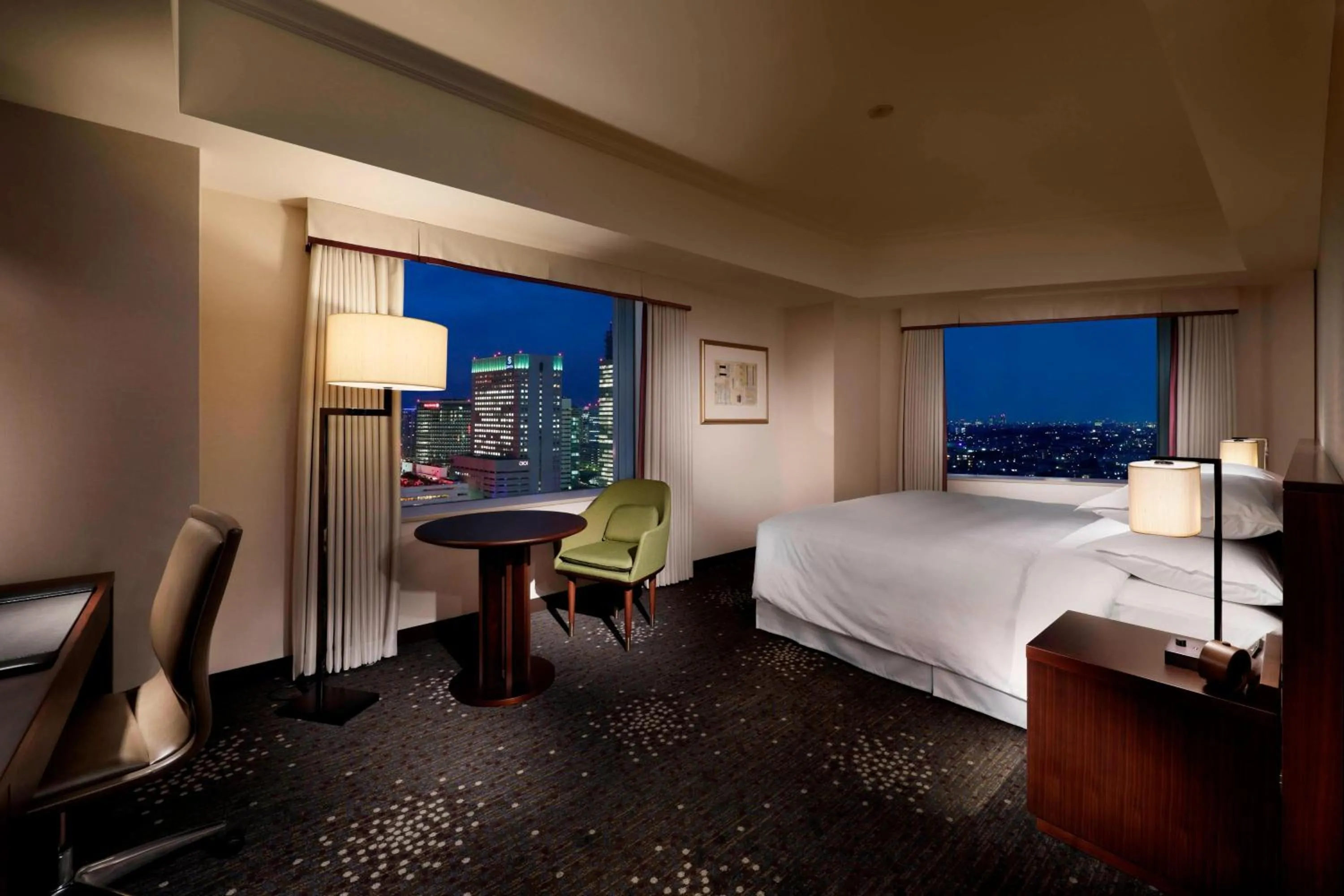 Photo of the whole room, Bed in Yokohama Bay Sheraton Hotel and Towers