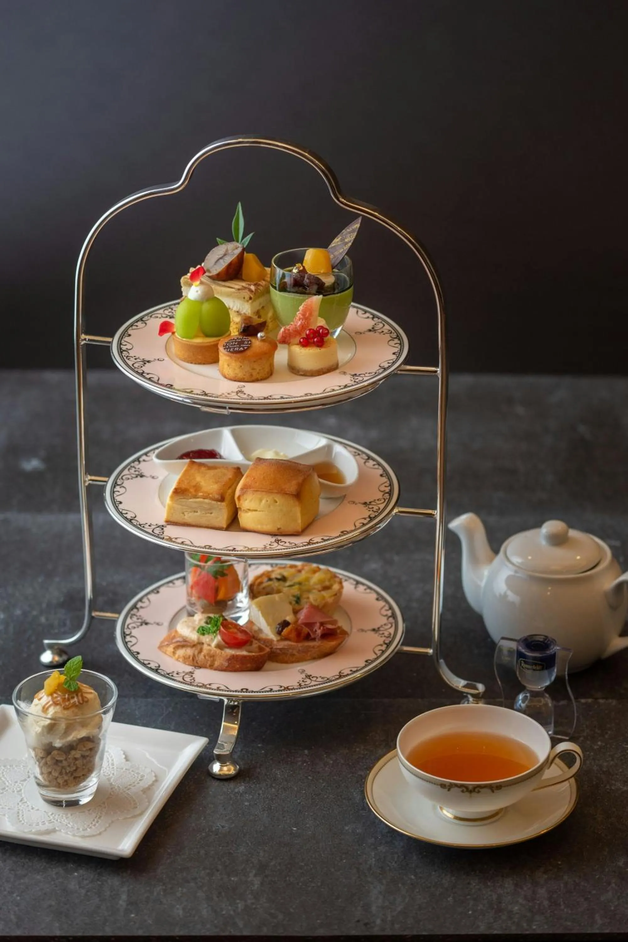 Lounge or bar in Yokohama Bay Sheraton Hotel and Towers