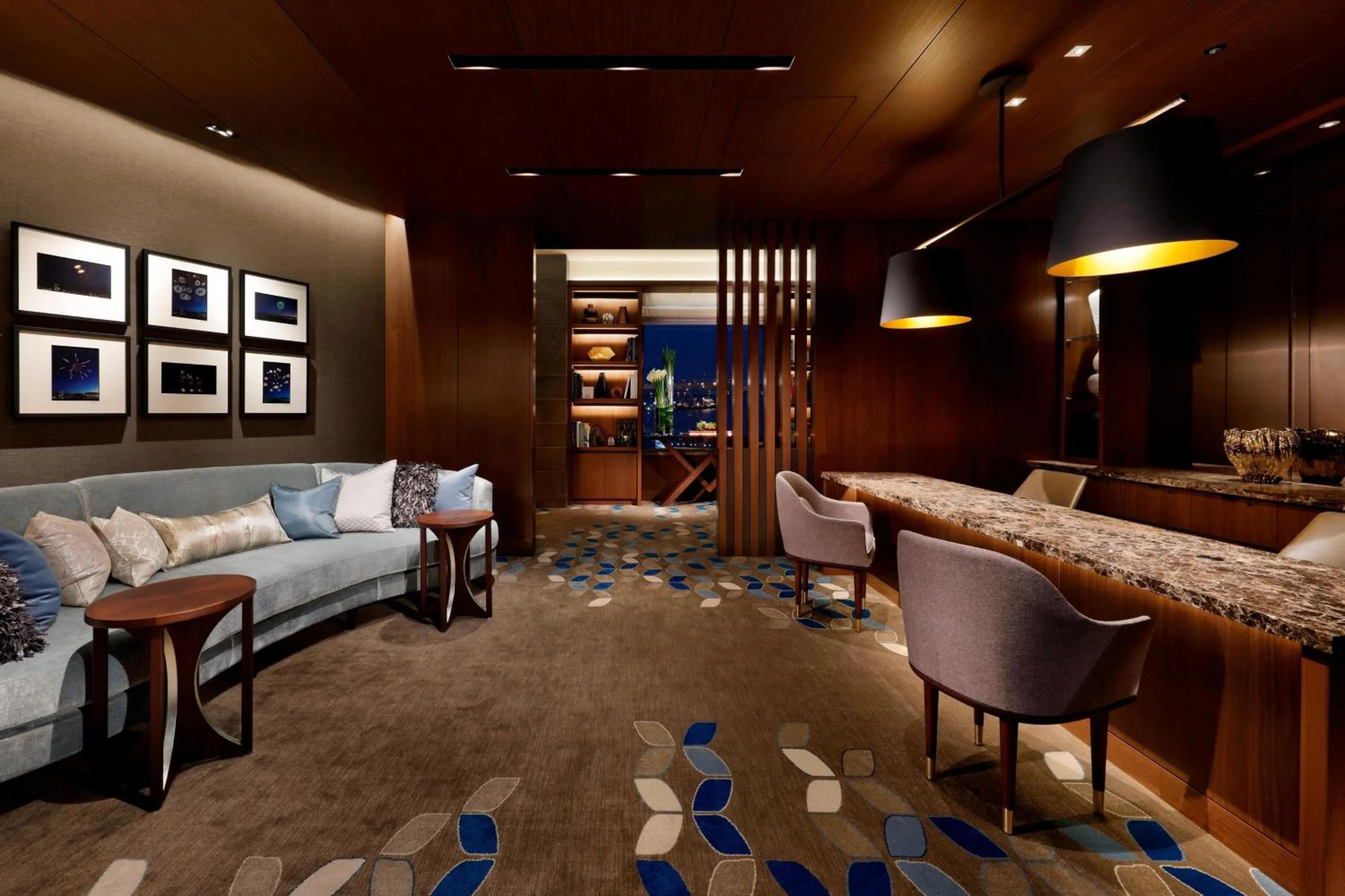 Lounge or bar in Yokohama Bay Sheraton Hotel and Towers