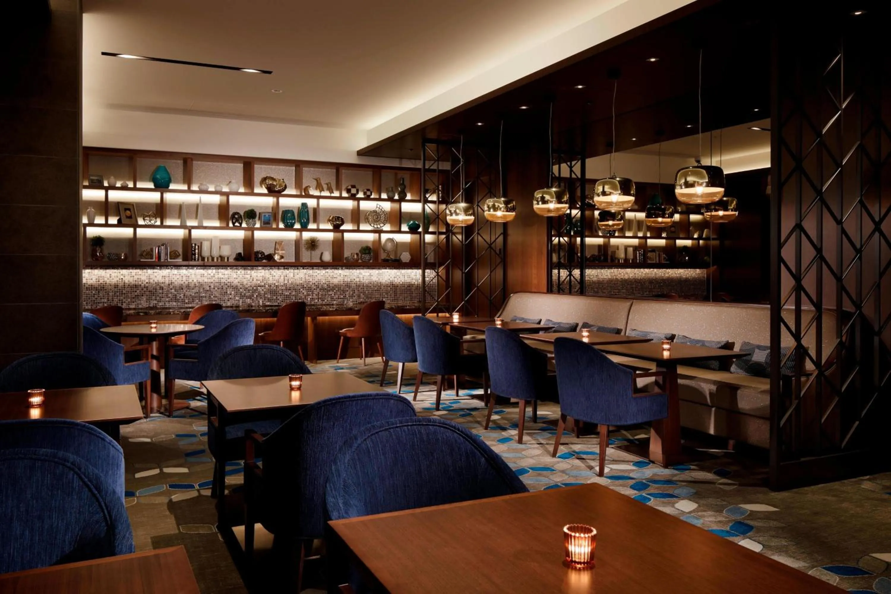 Lounge or bar in Yokohama Bay Sheraton Hotel and Towers