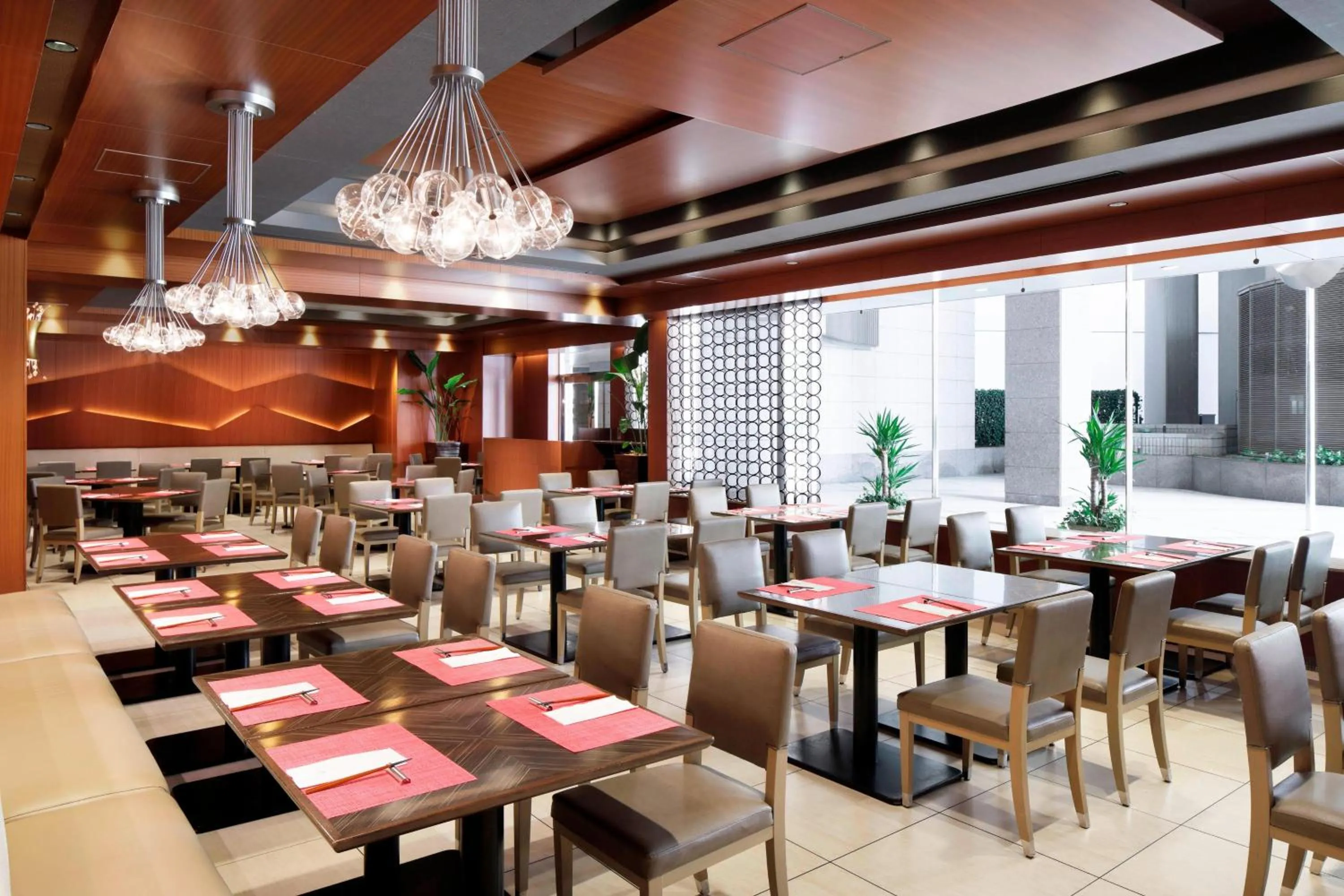 Restaurant/places to eat in Yokohama Bay Sheraton Hotel and Towers