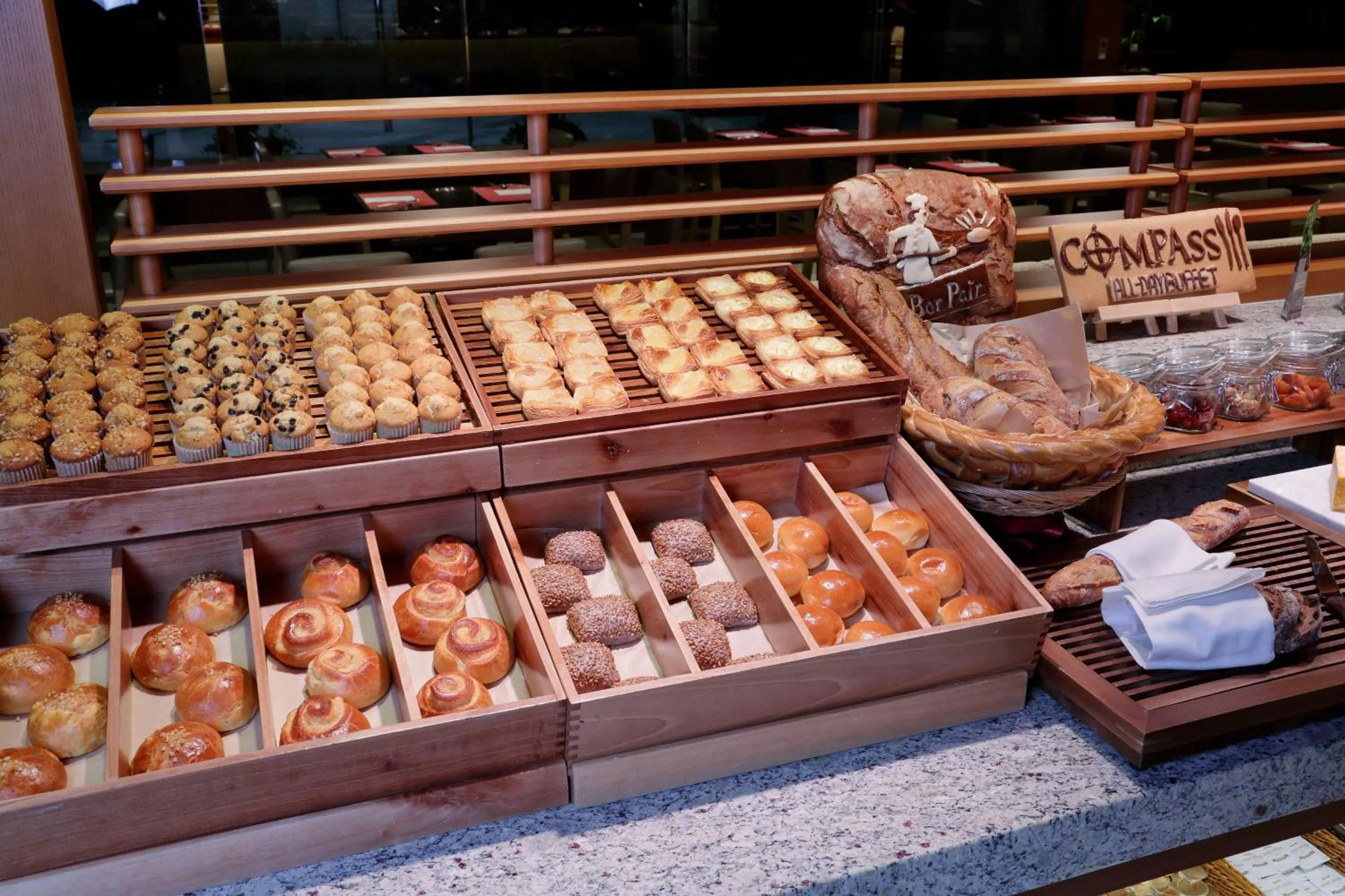 Restaurant/places to eat in Yokohama Bay Sheraton Hotel and Towers