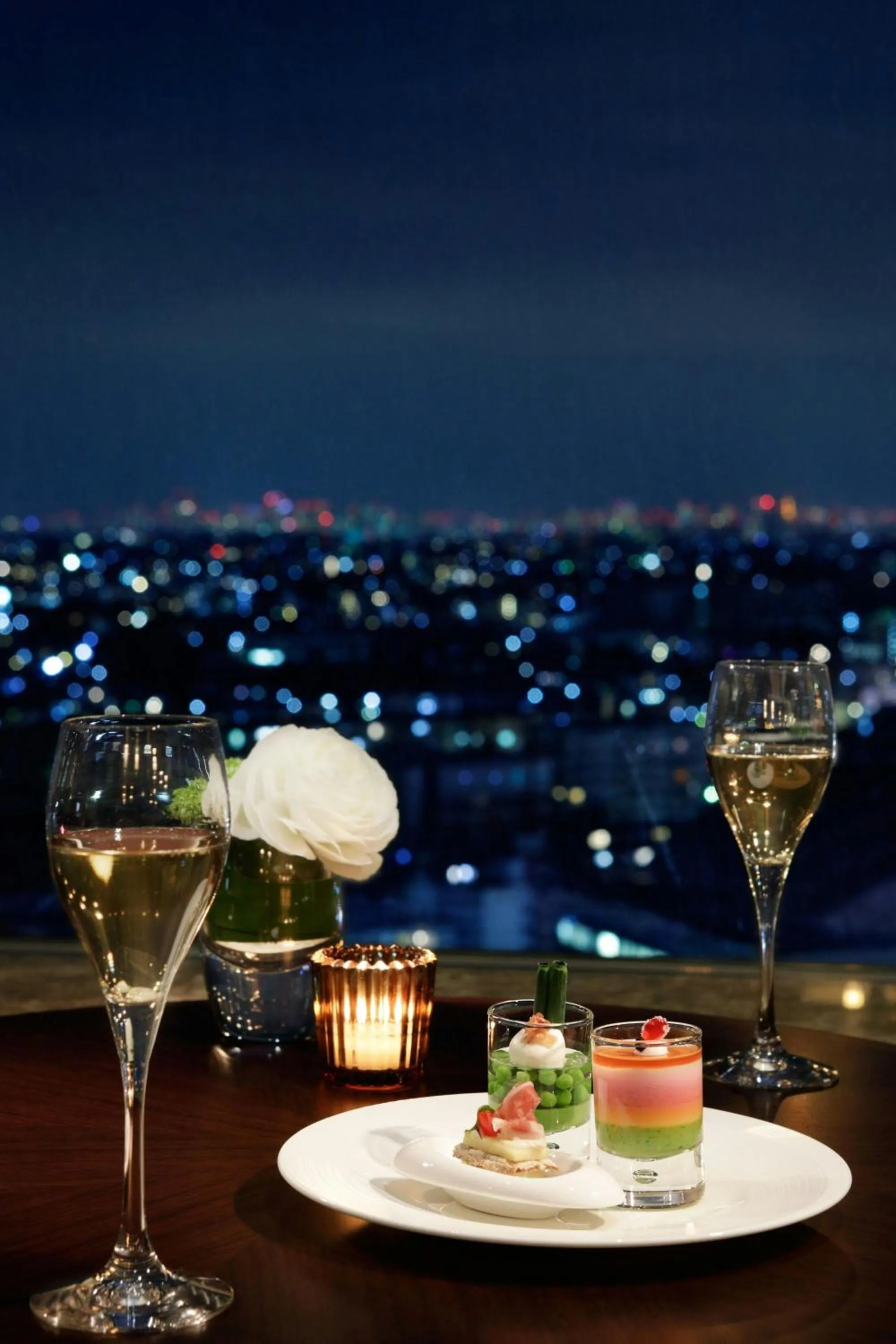 Lounge or bar in Yokohama Bay Sheraton Hotel and Towers