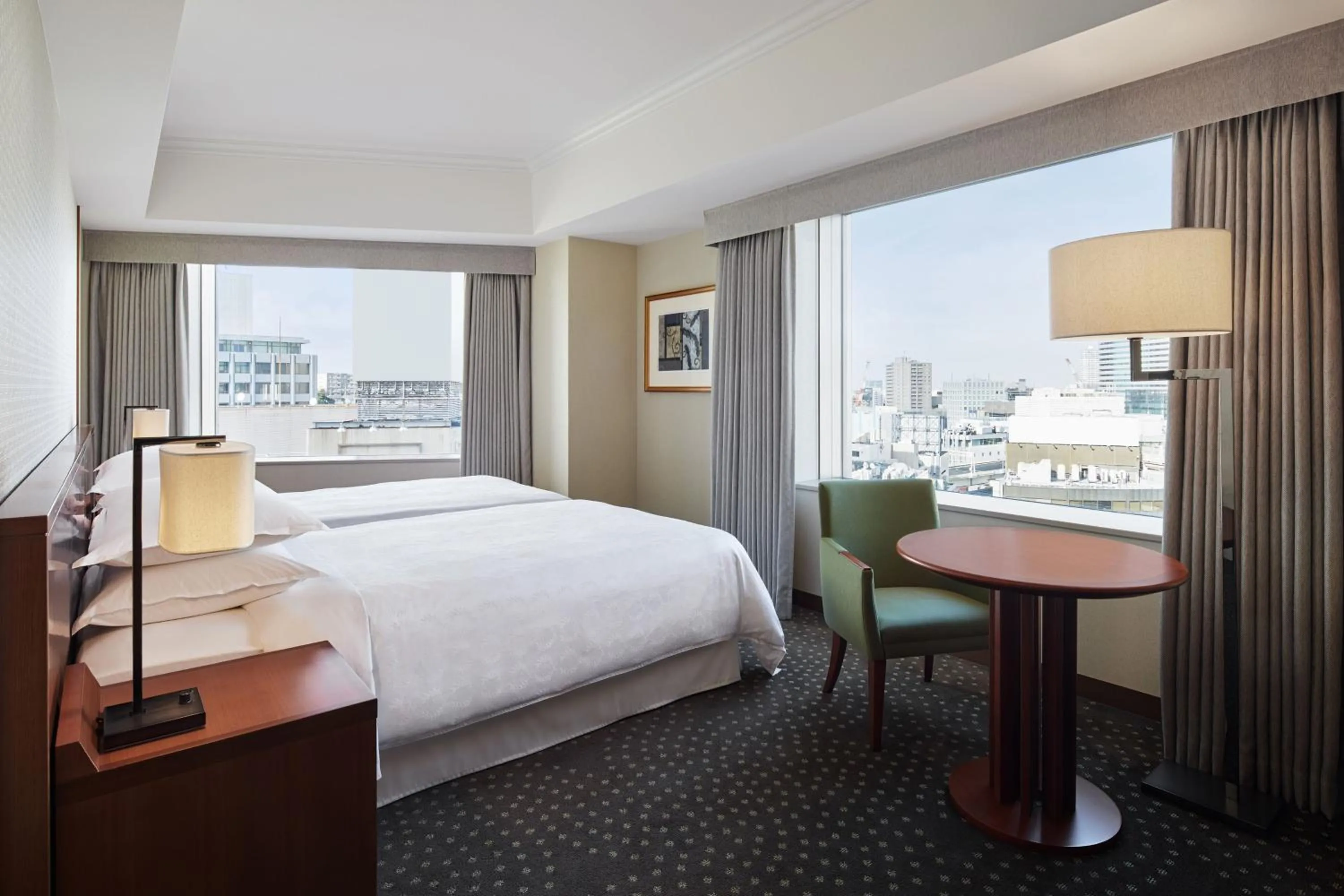 Photo of the whole room, Bed in Yokohama Bay Sheraton Hotel and Towers