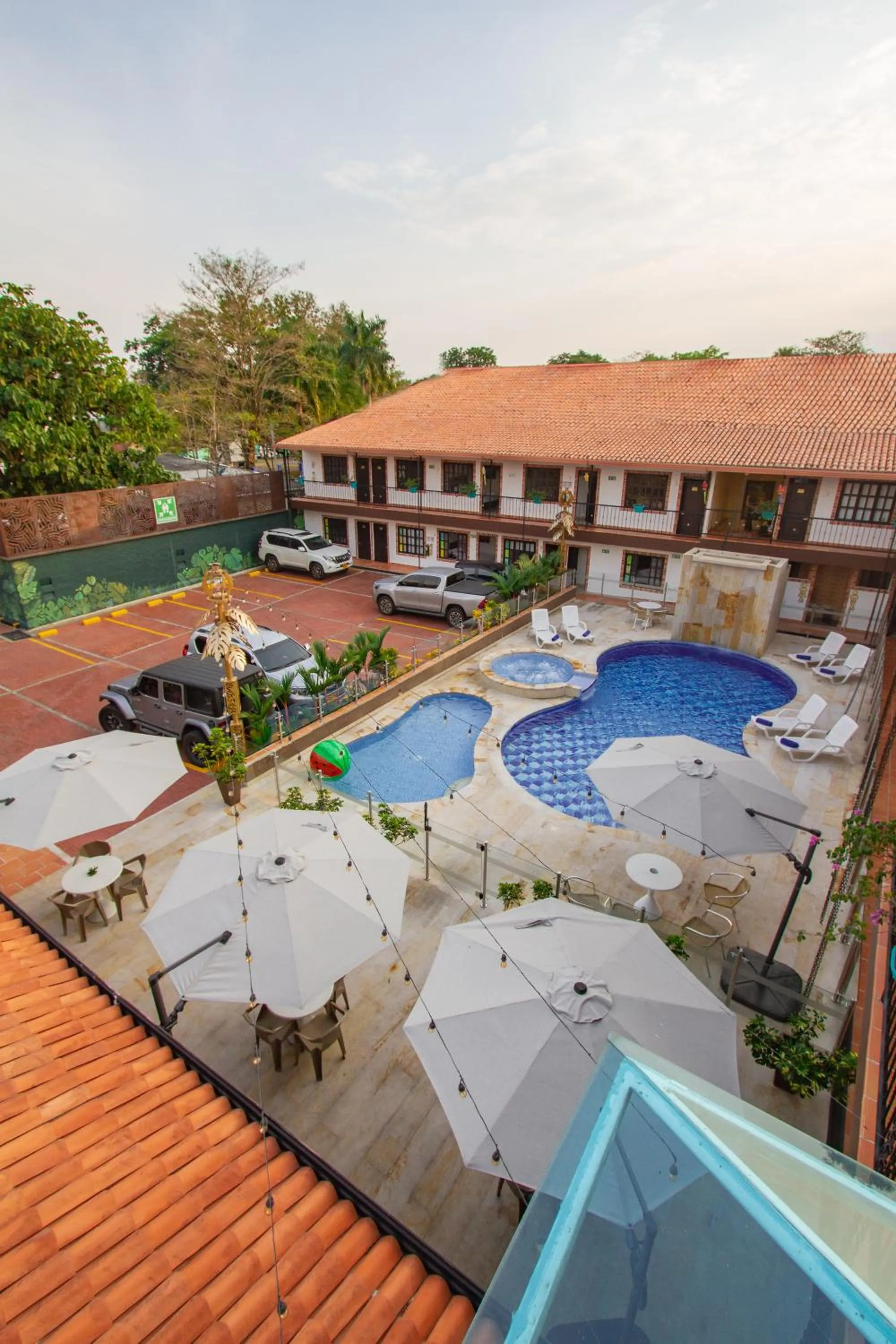 Property building in Hotel Vanguardia Natural