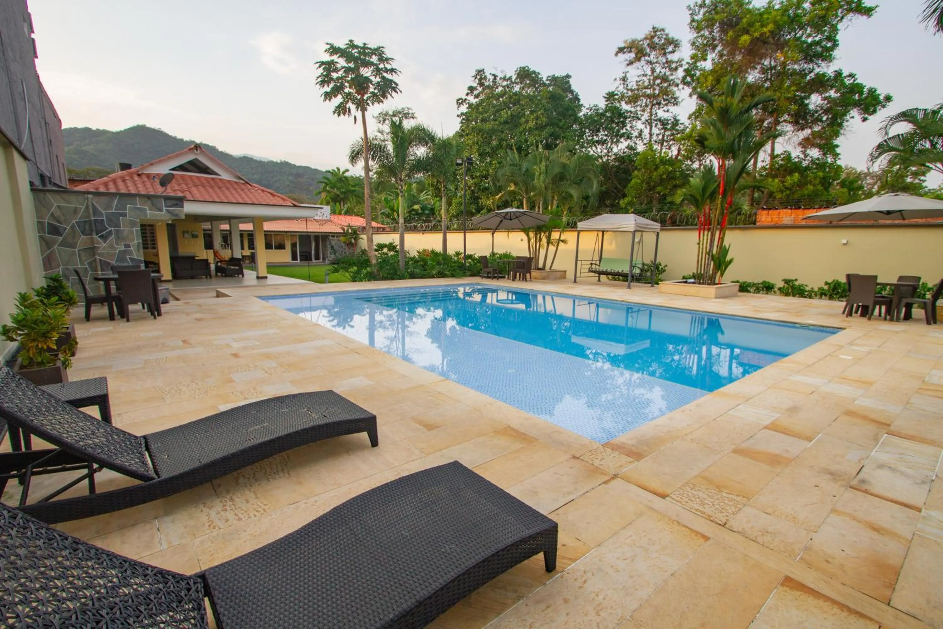 Pool view in Hotel Vanguardia Natural