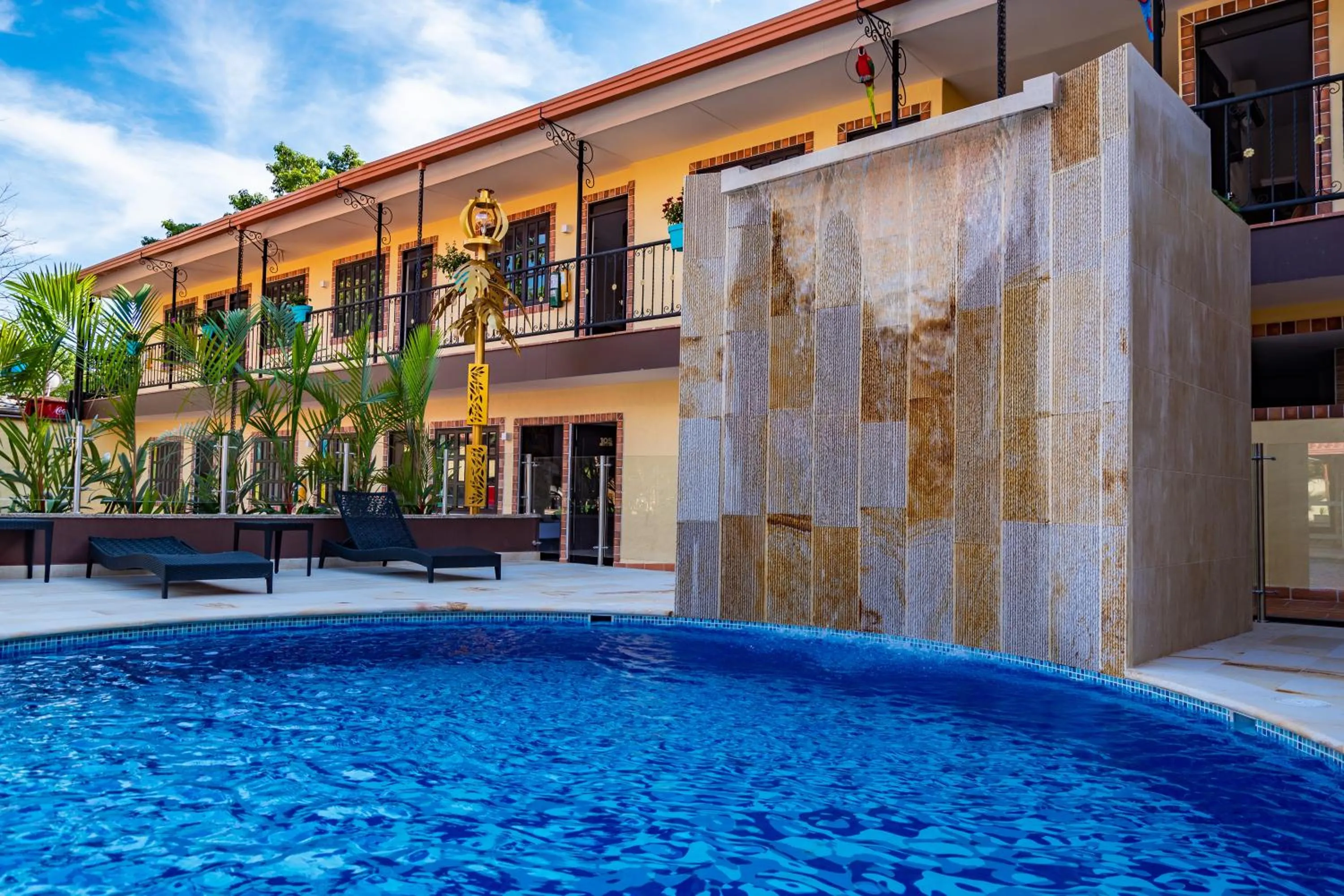 Pool view in Hotel Vanguardia Natural