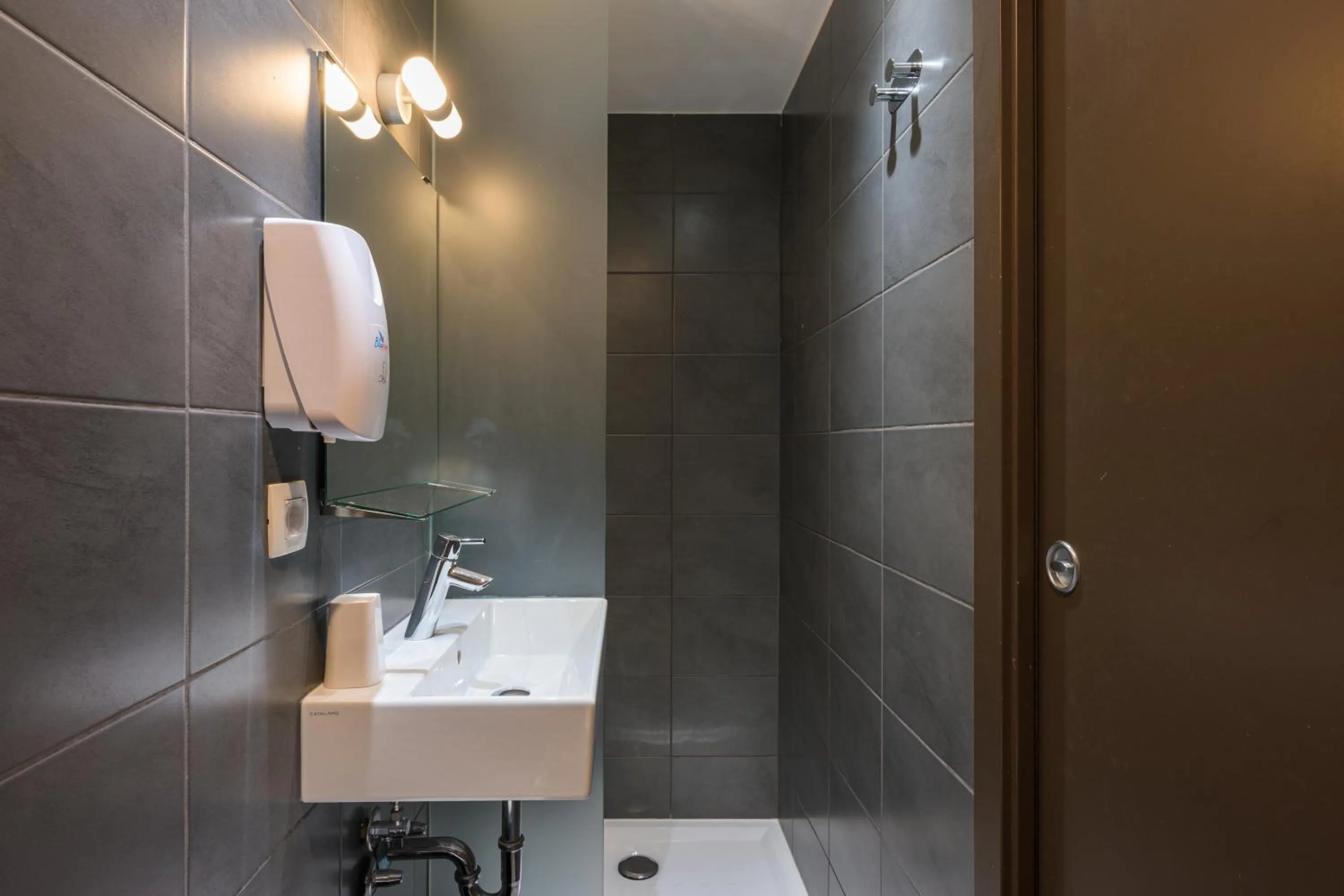 Shower in ATIK ROOMS