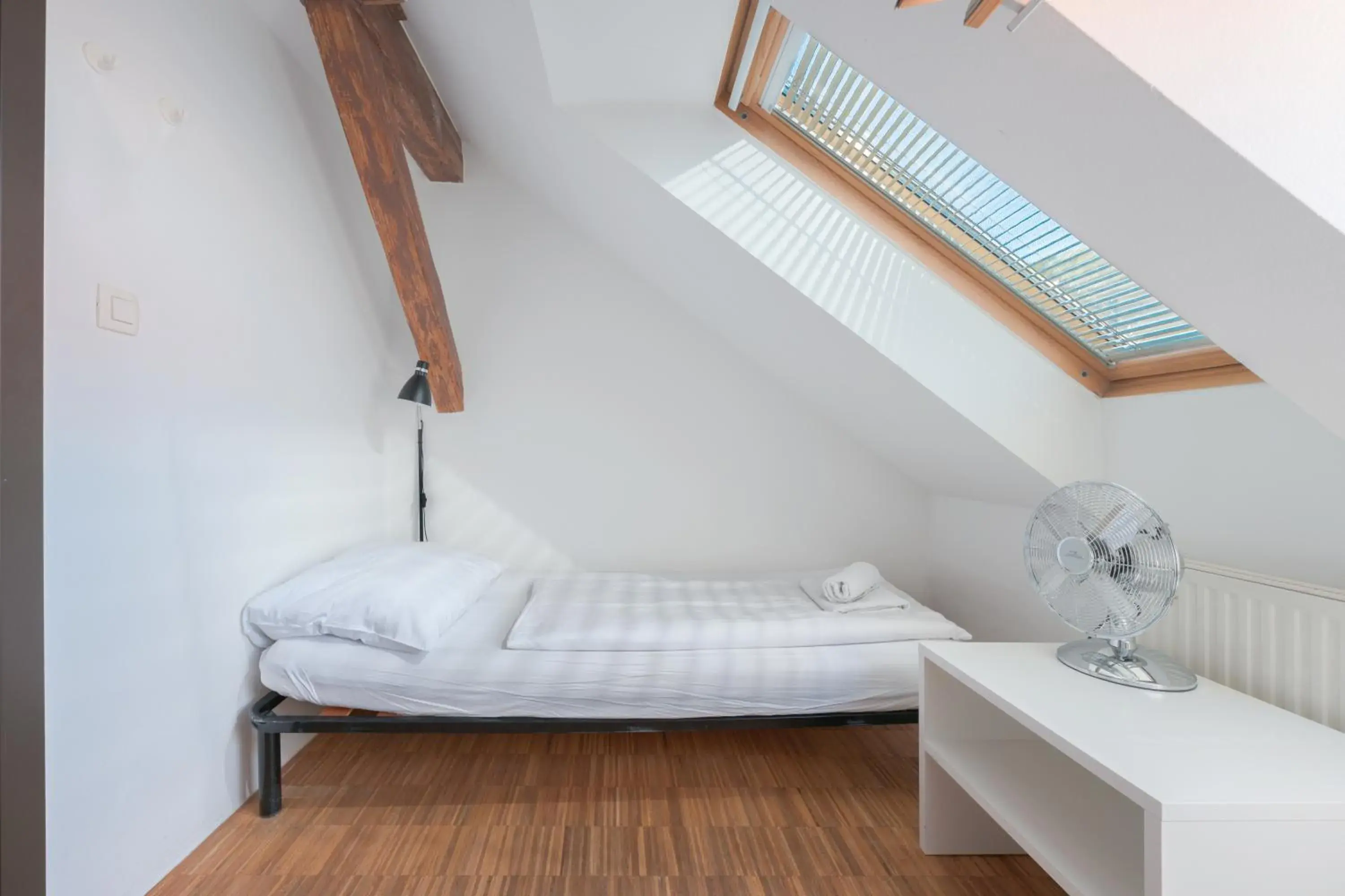 Twin Room with Shared Bathroom - single occupancy in ATIK ROOMS Twin Room with Shared Bathroom - single occupancy in ATIK ROOMS
