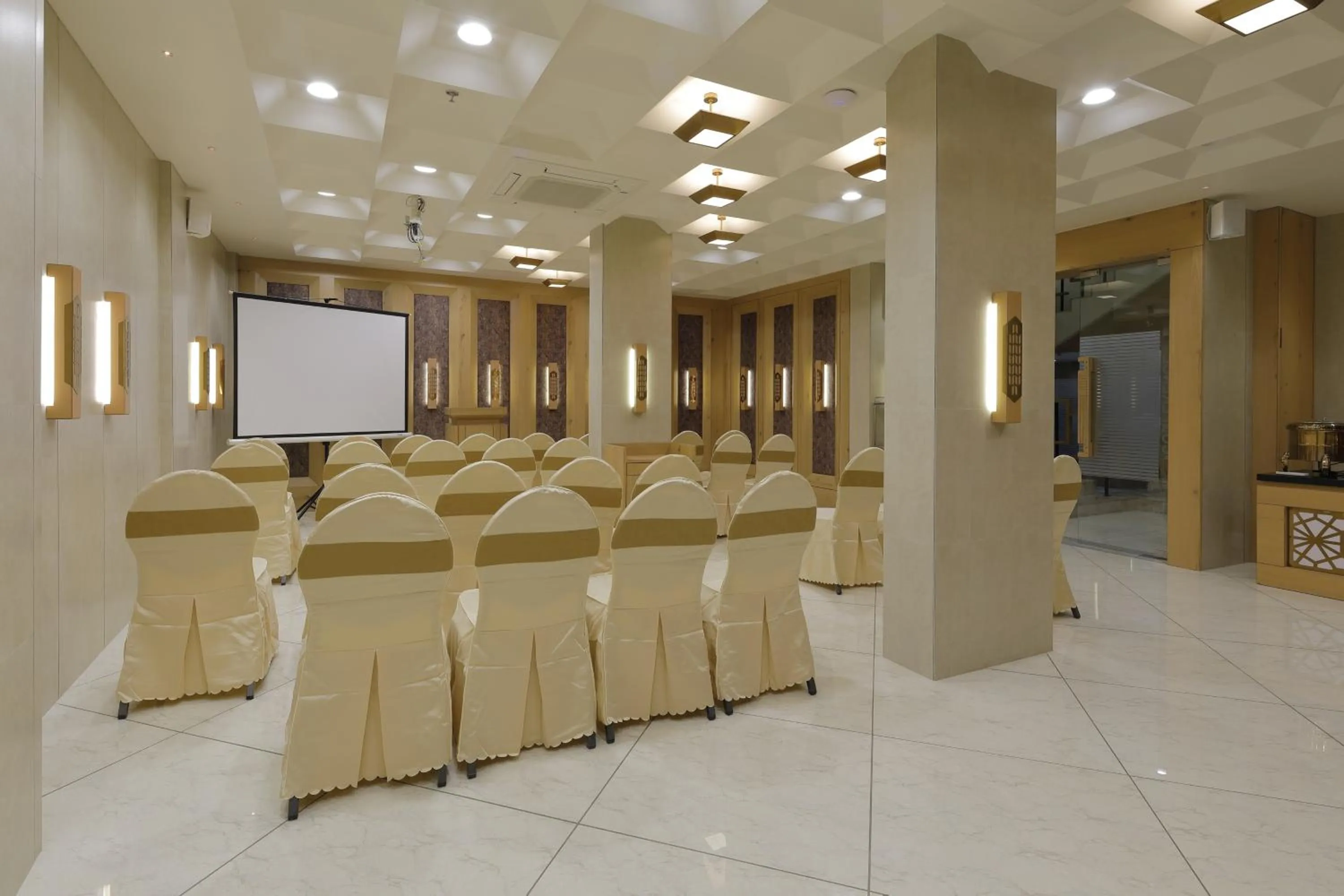 Banquet/Function facilities in Hotel Elysian Residency