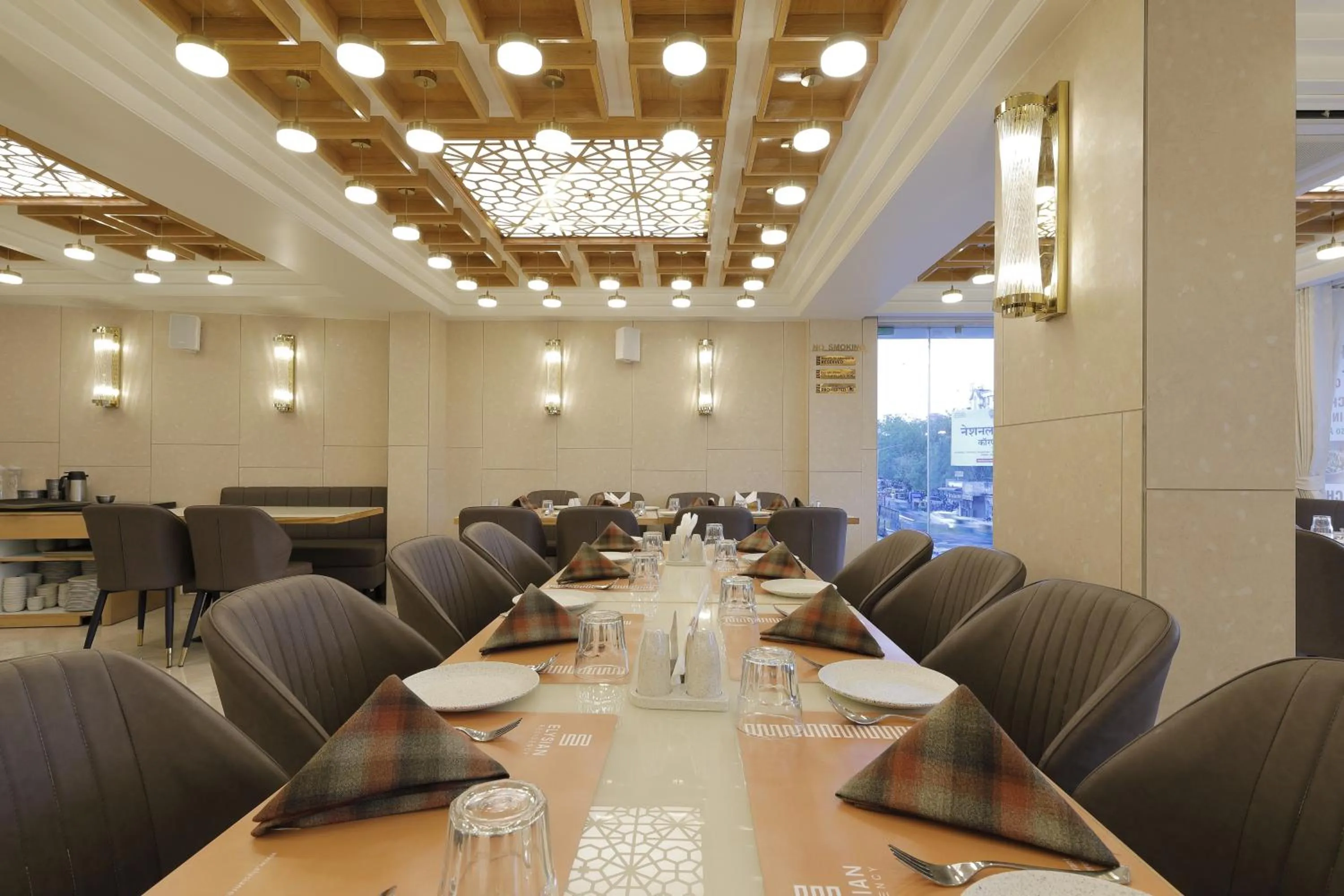 Restaurant/places to eat in Hotel Elysian Residency