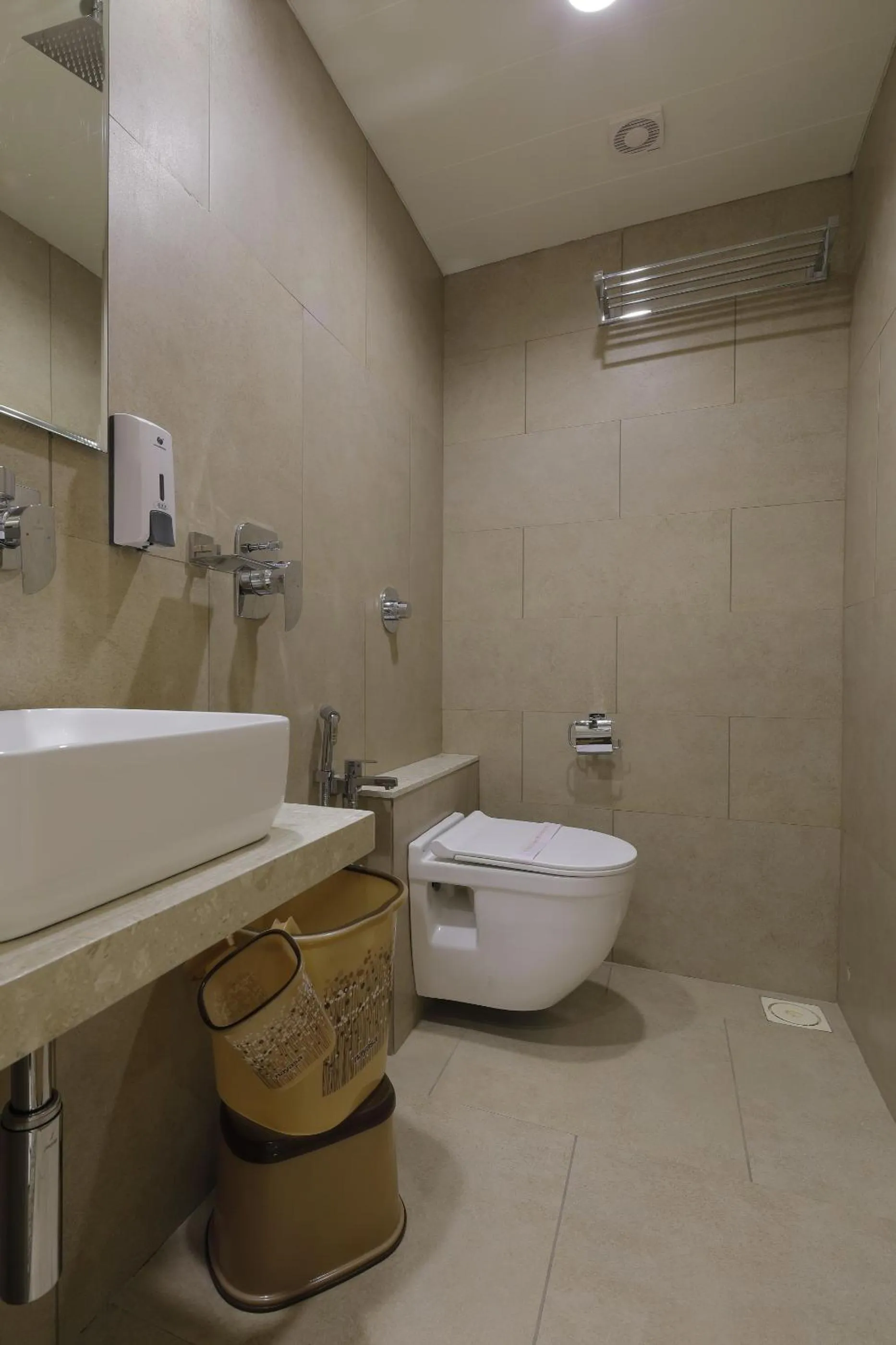 Bathroom in Hotel Elysian Residency