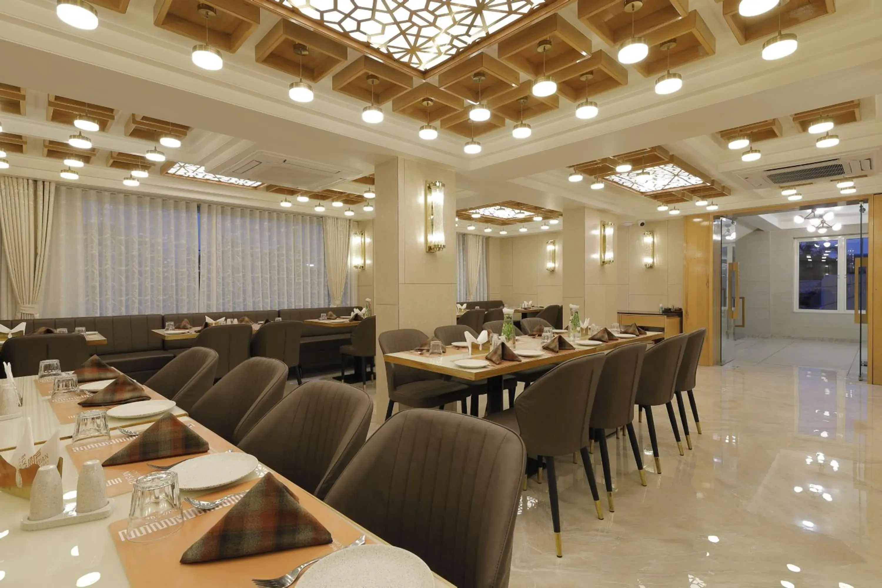 Restaurant/places to eat in Hotel Elysian Residency Restaurant/places to eat in Hotel Elysian Residency
