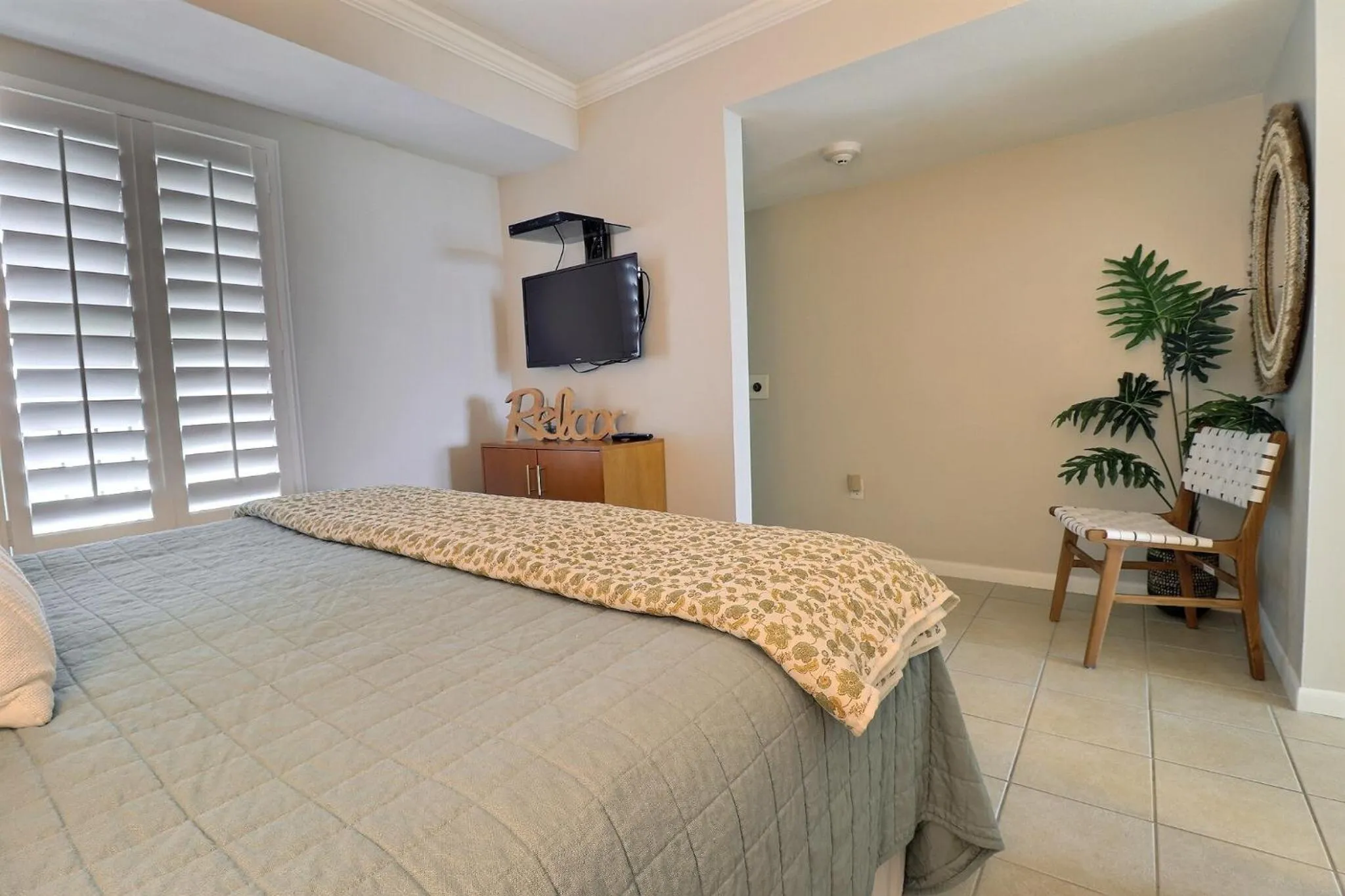 Bedroom, Bed in Island Winds East