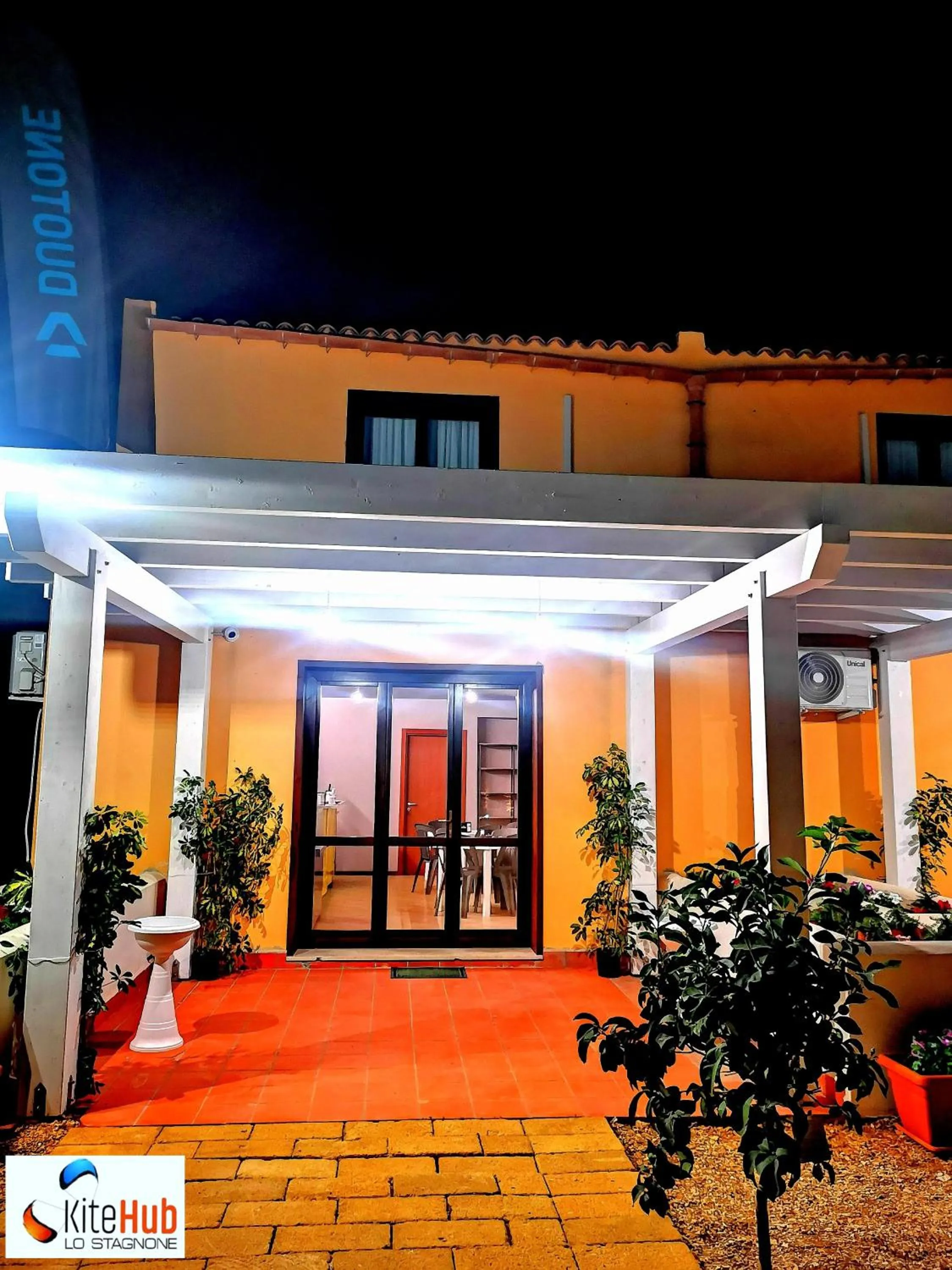 Property building in Kite Hub Lo Stagnone