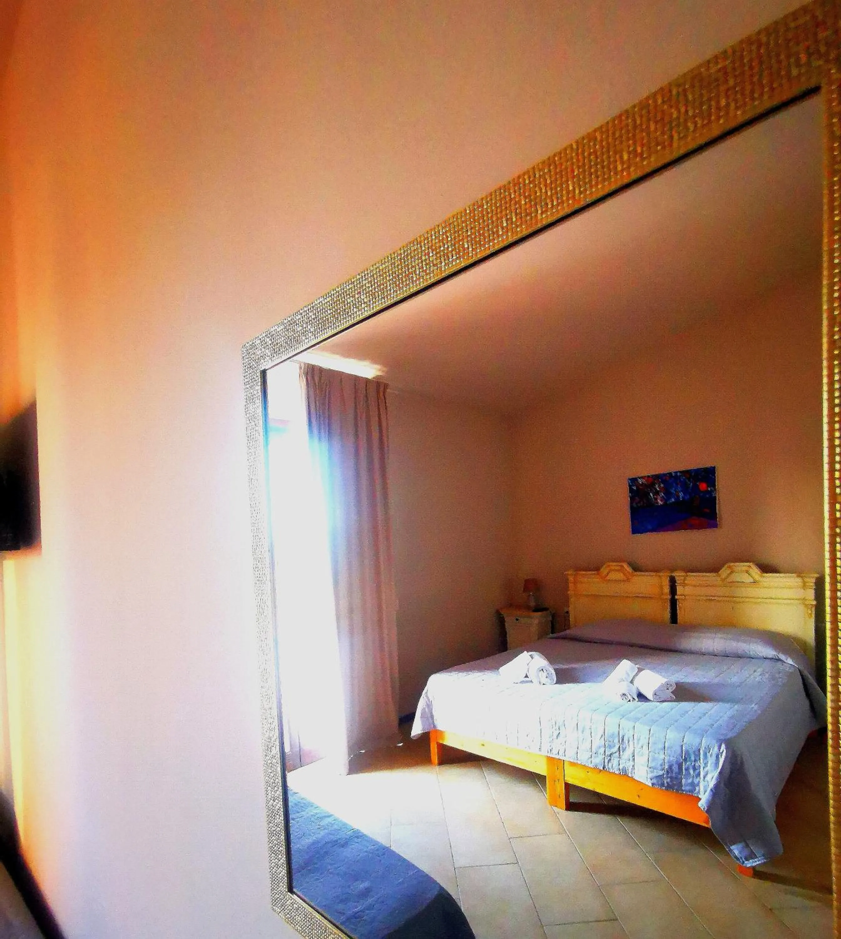 Photo of the whole room, Bed in Kite Hub Lo Stagnone