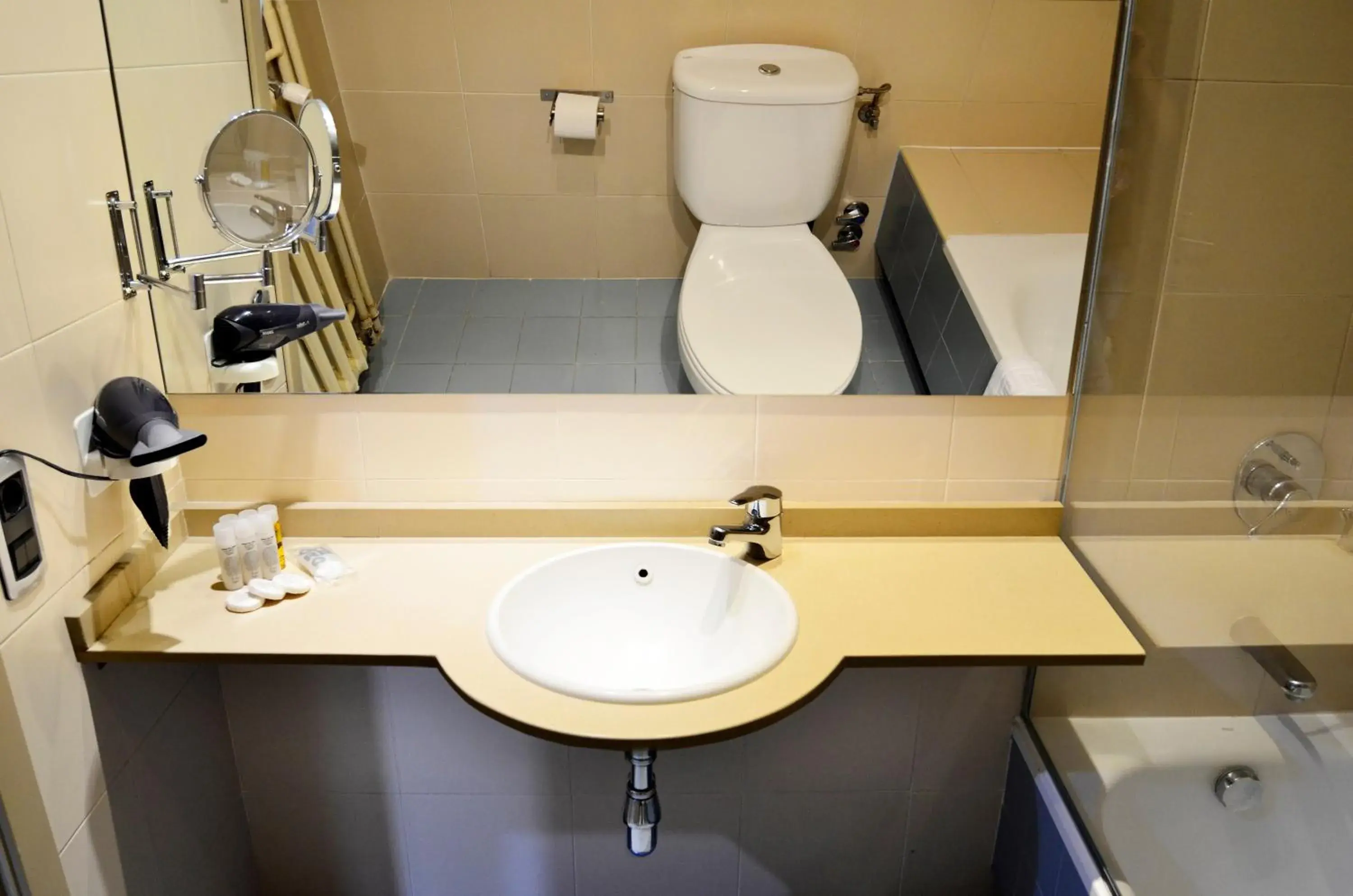 Bathroom in Hotel Terranova Bathroom in Hotel Terranova