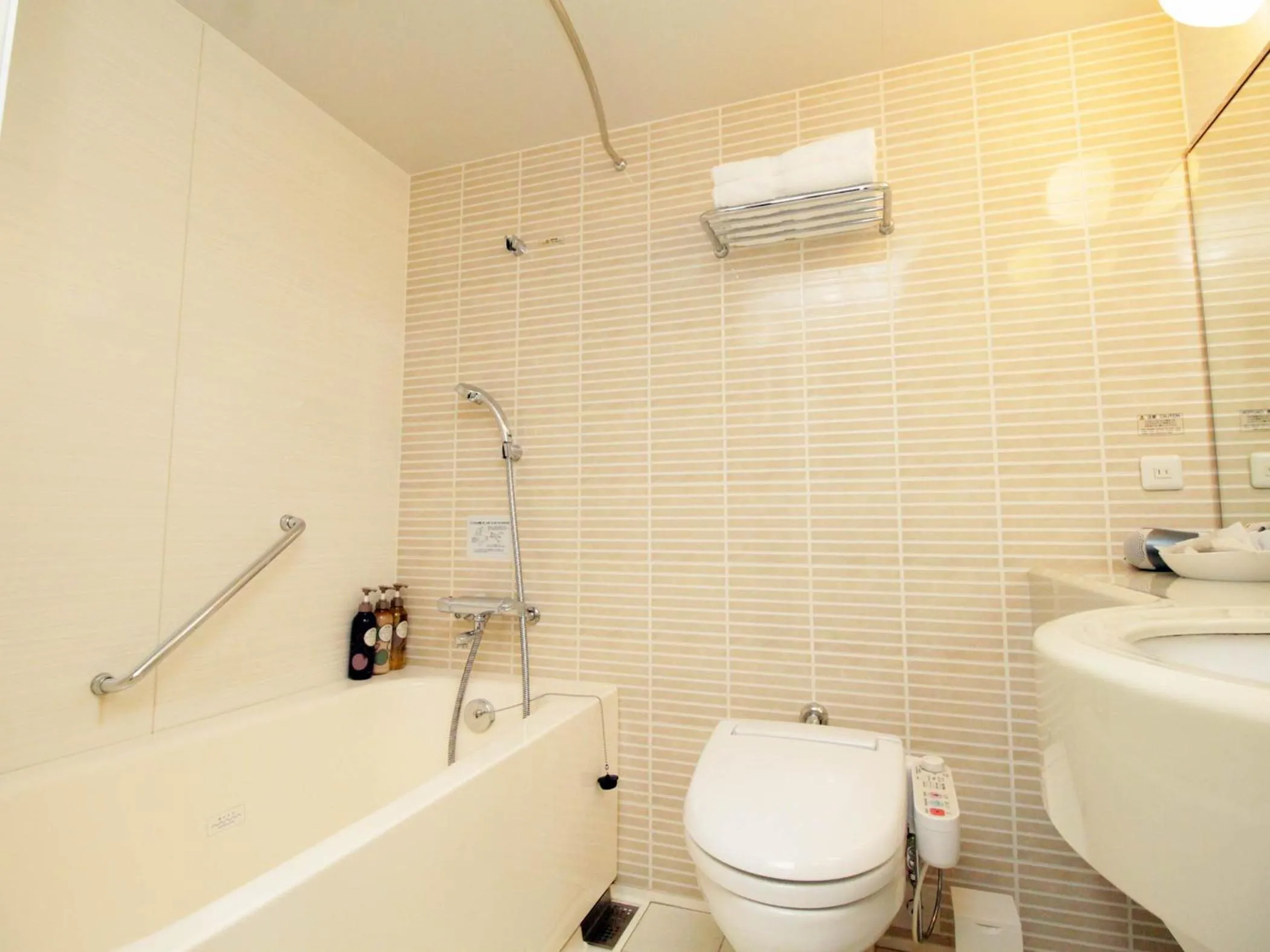 Bathroom in Richmond Hotel Kochi